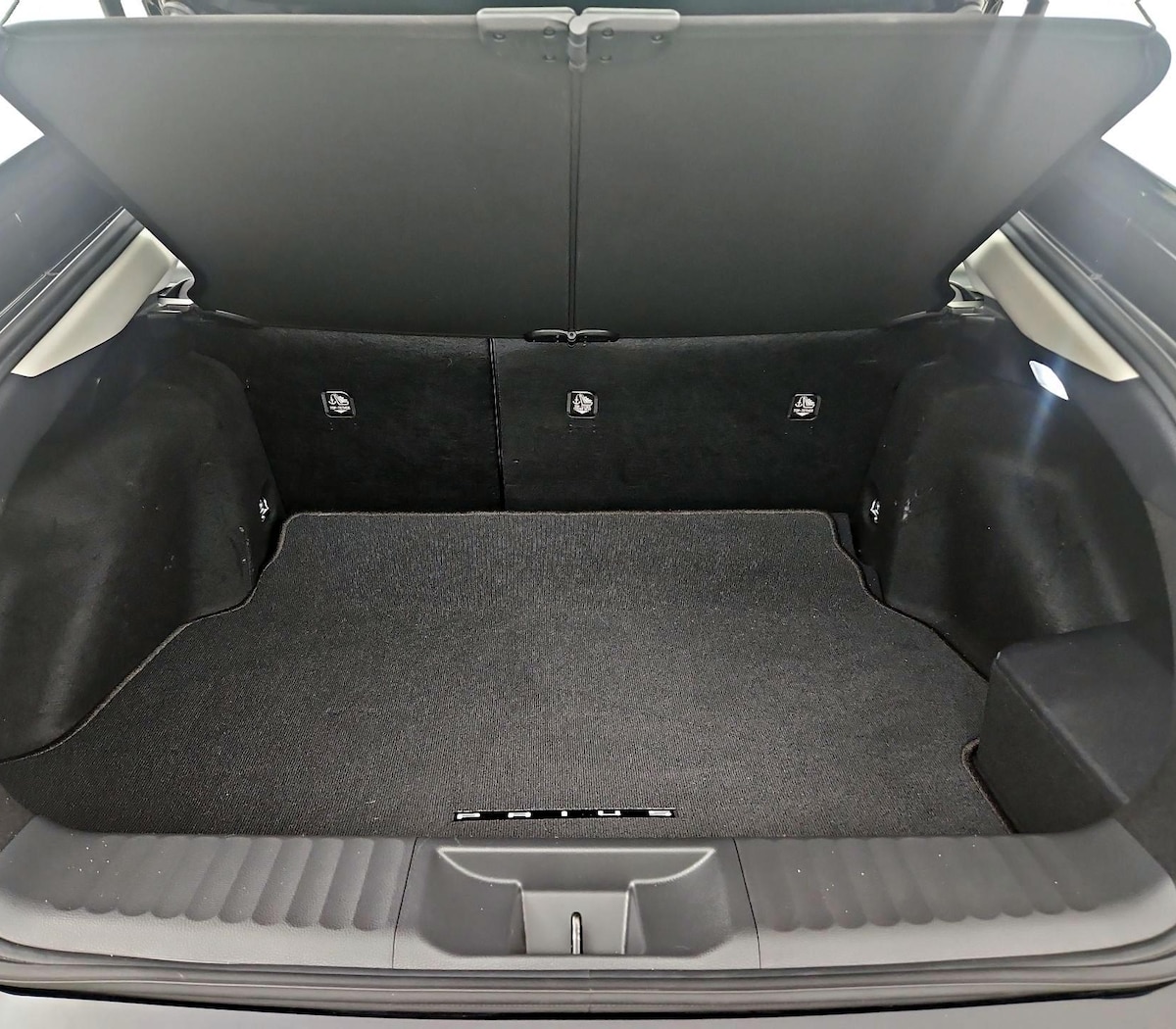 Trunk/Cargo (Seats Up)