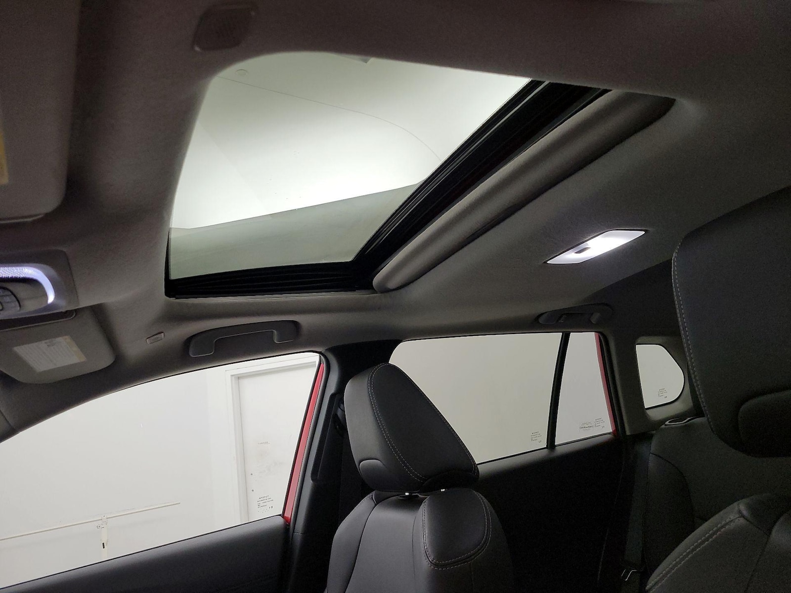 Sunroof(s) & Overhead Airbags