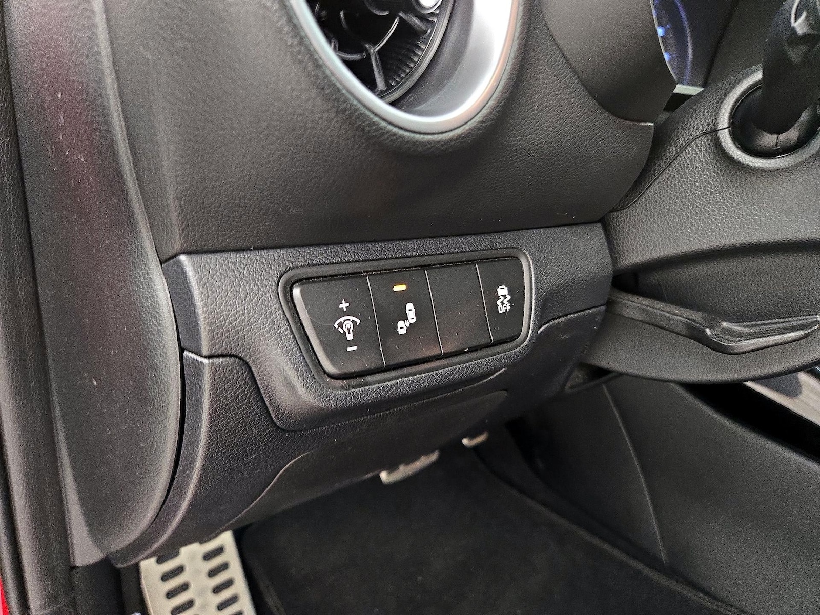 2023 Kia Forte GT - Photo 14