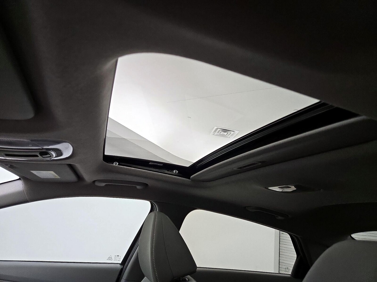 Sunroof(s) & Overhead Airbags