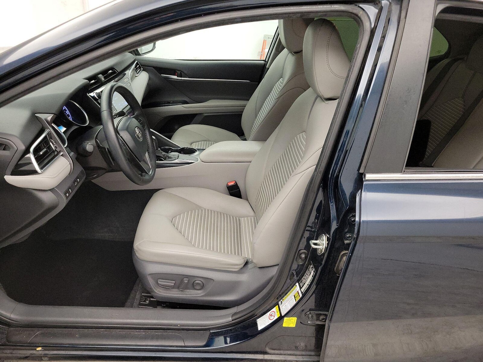 Power Seat(s) & Side Airbags
