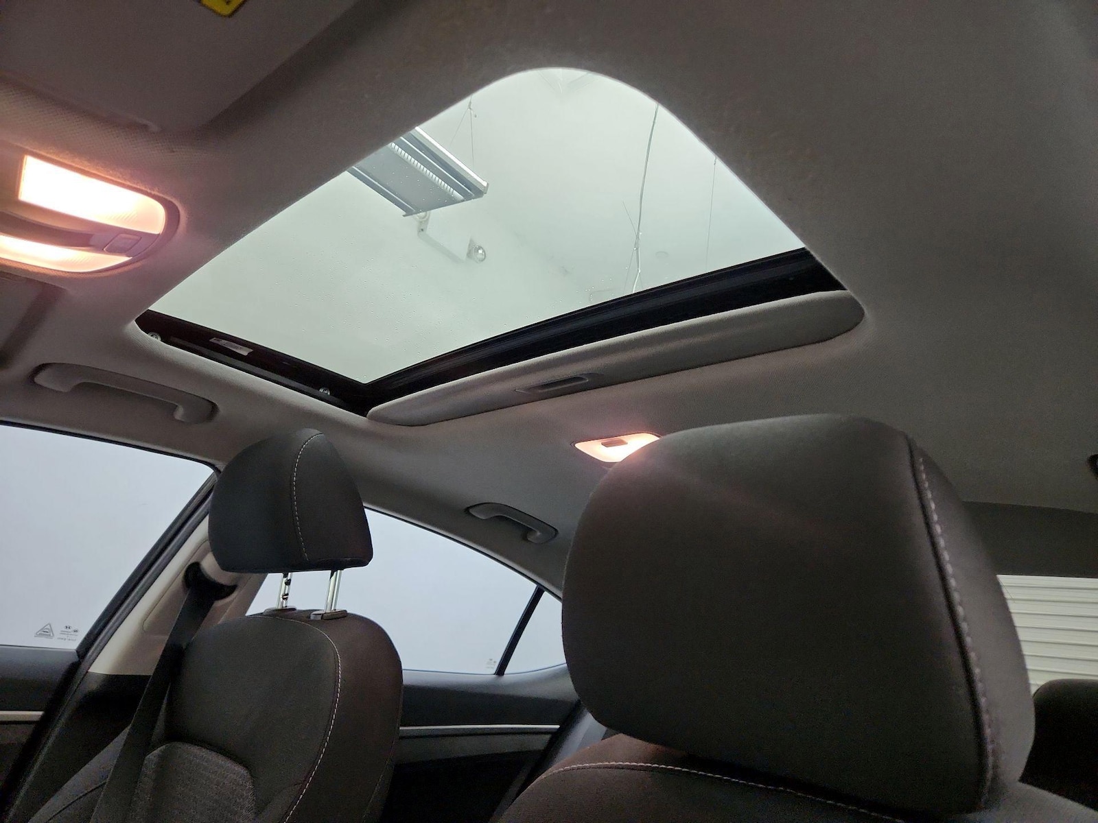 Sunroof(s) & Overhead Airbags