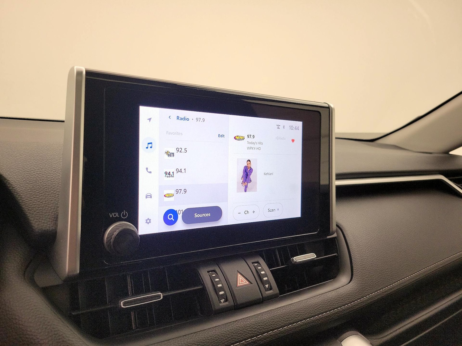 2024 Toyota RAV4 XLE Premium - Photo 16