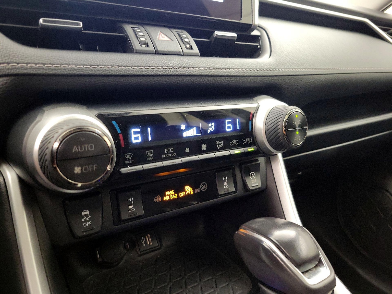 2024 Toyota RAV4 XLE Premium - Photo 17