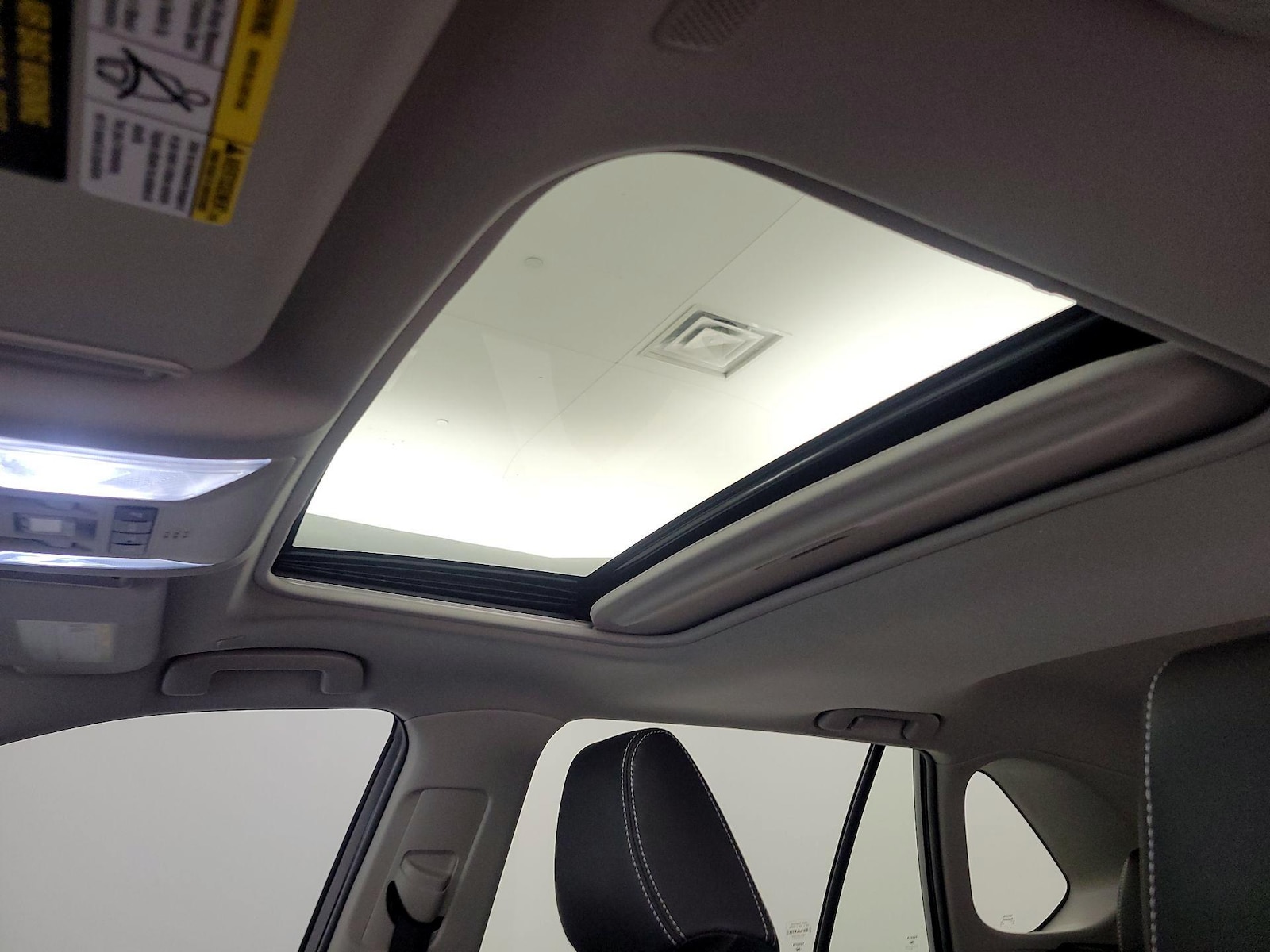 Sunroof(s) & Overhead Airbags