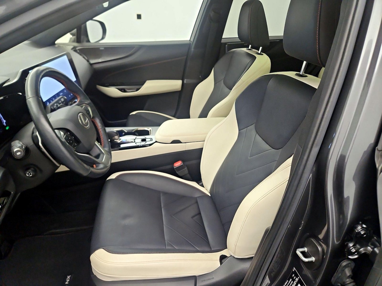 2022 Lexus NX Hybrid 350h - Photo 12
