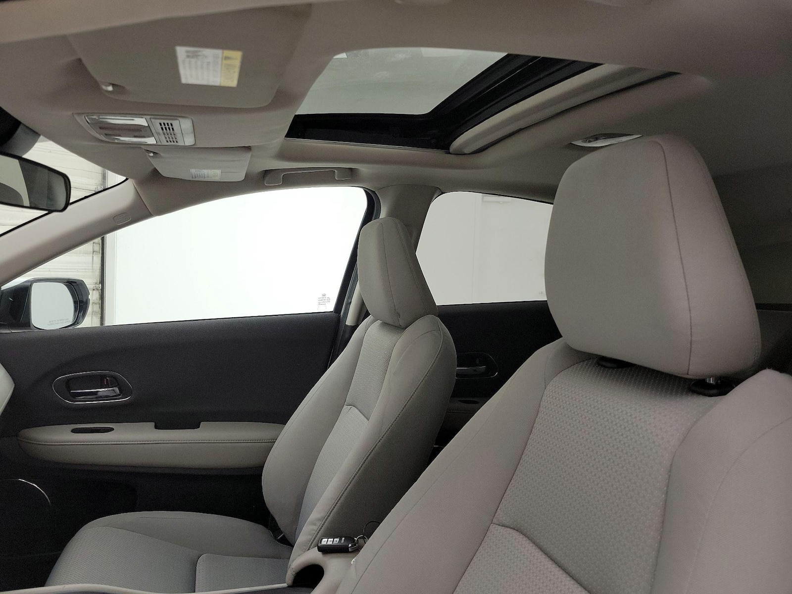 Sunroof(s) & Overhead Airbags