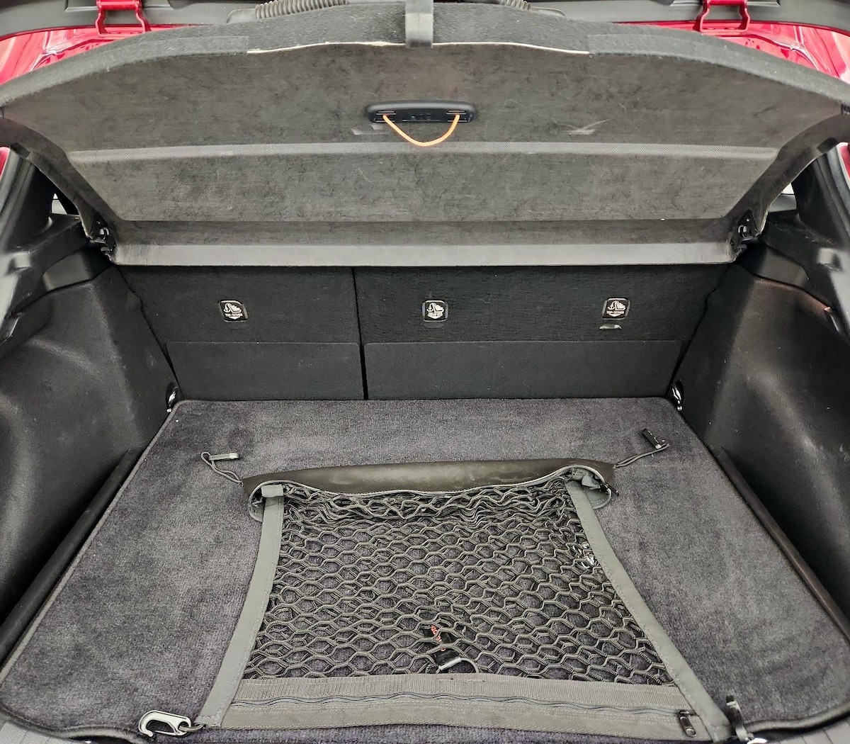 Trunk/Cargo (Seats Up)