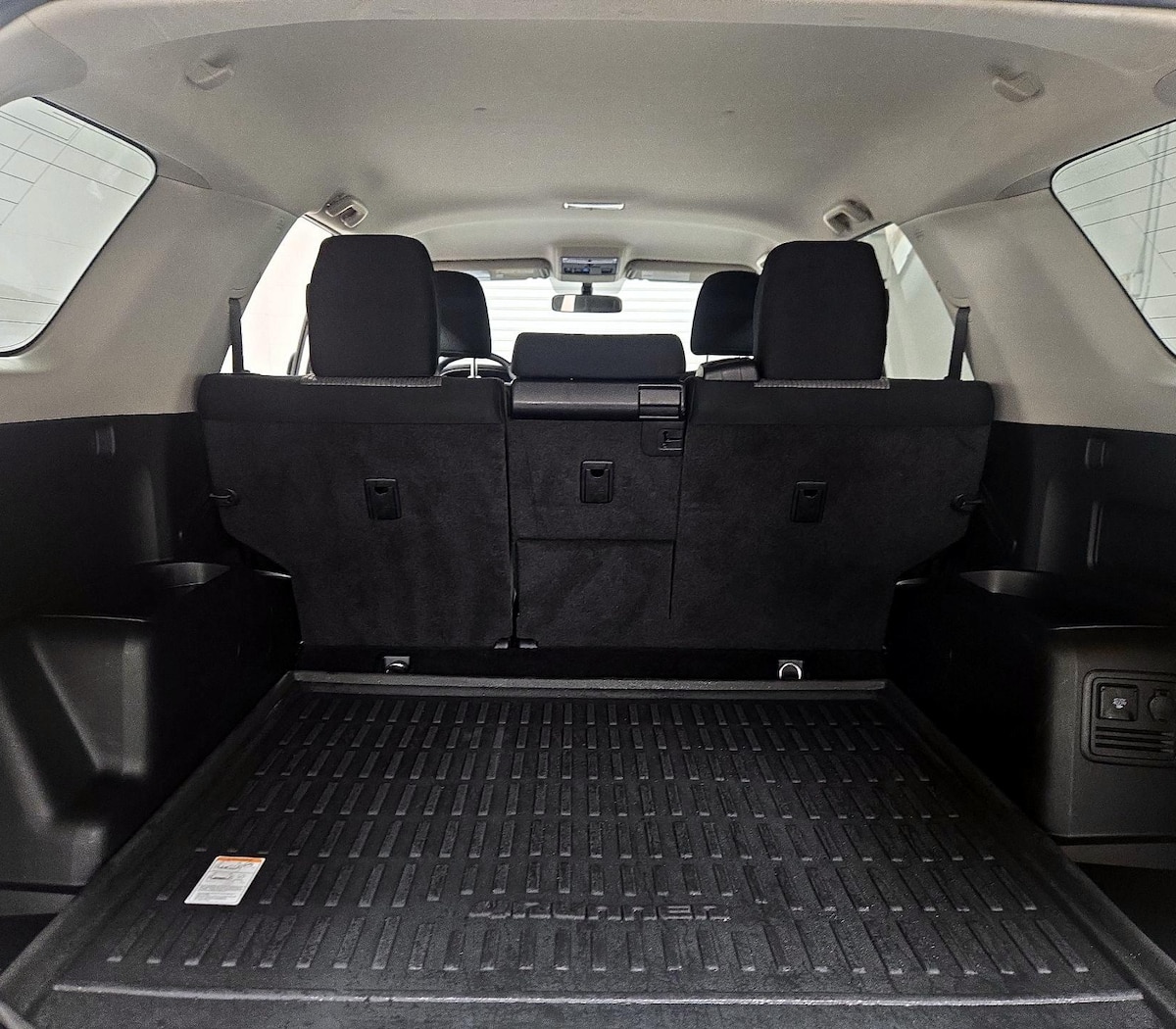 Trunk/Cargo (Seats Up)