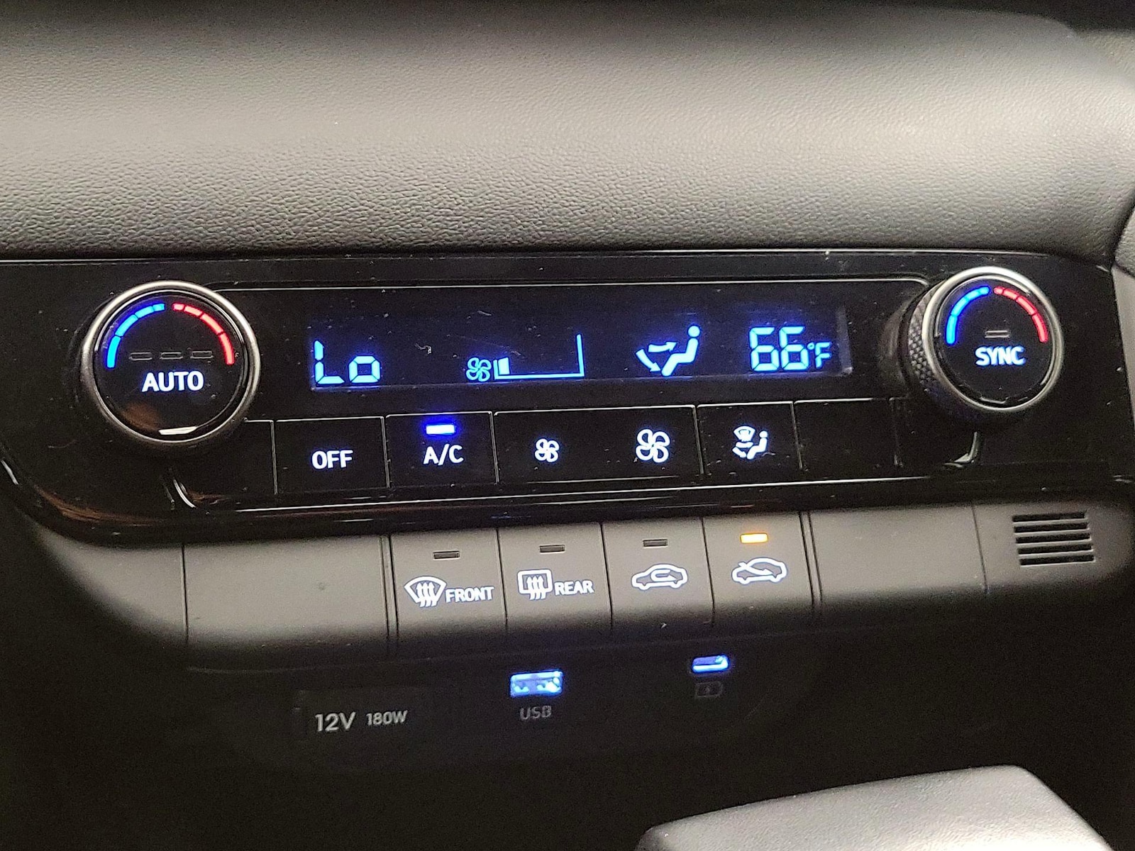 2025 Hyundai Elantra SEL - Photo 17