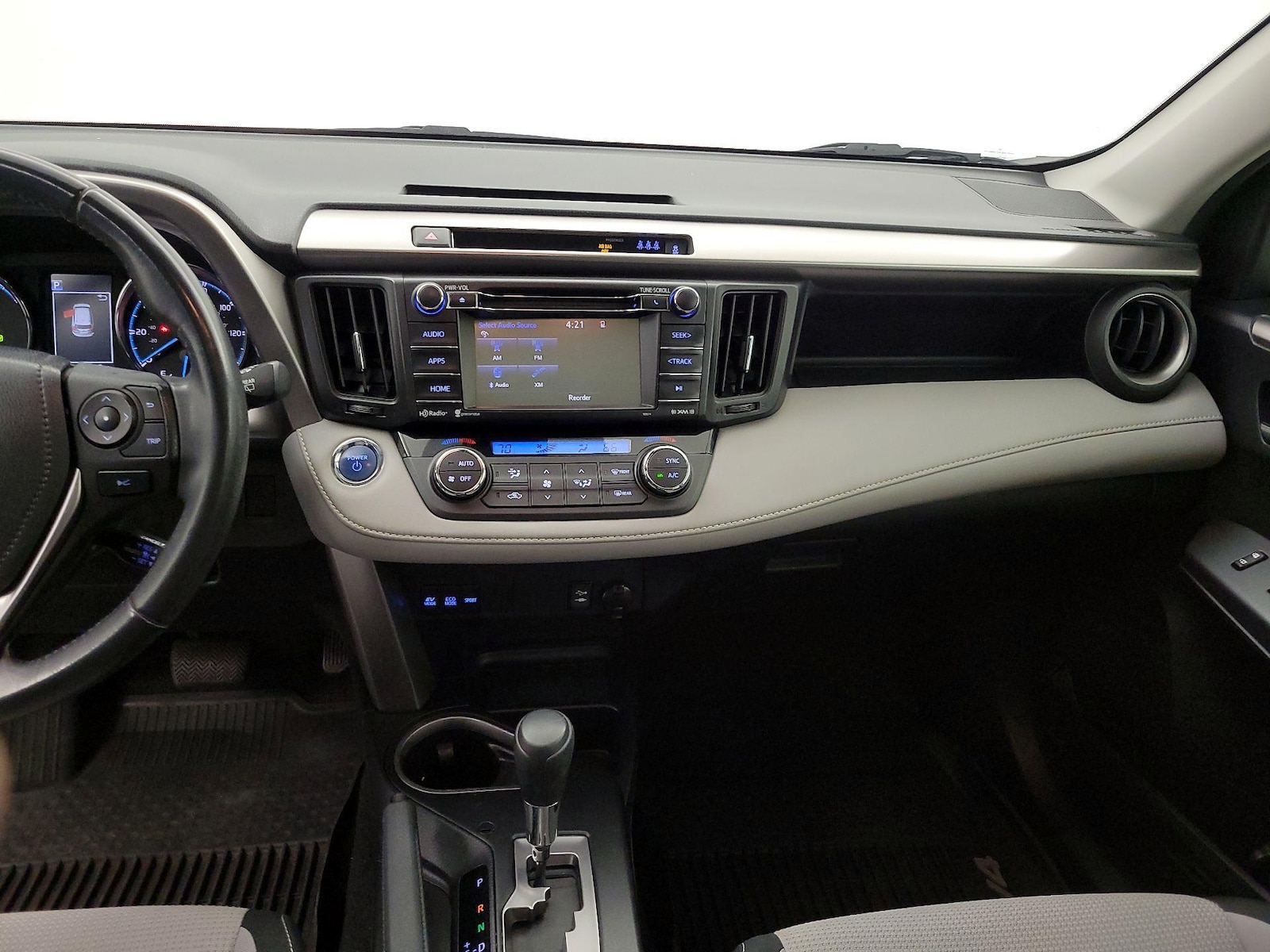 2018 Toyota RAV4 XLE - Photo 10