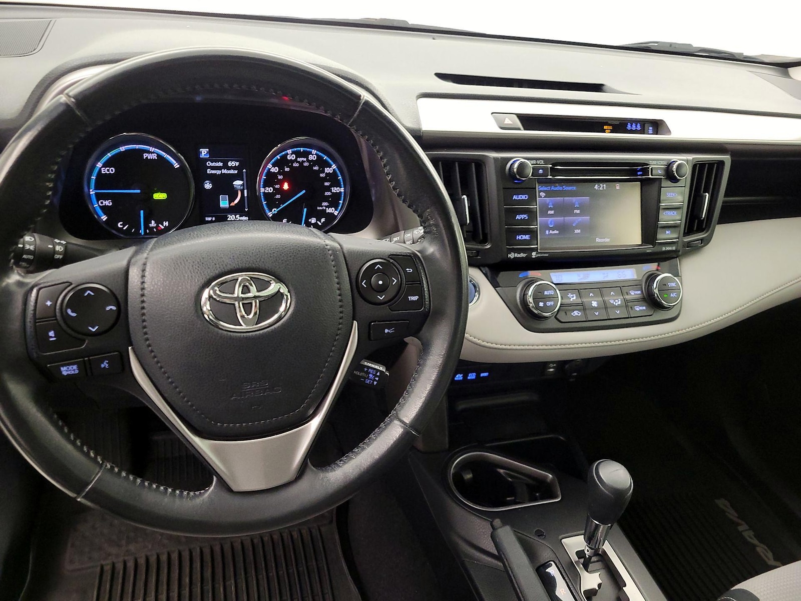 2018 Toyota RAV4 XLE - Photo 11