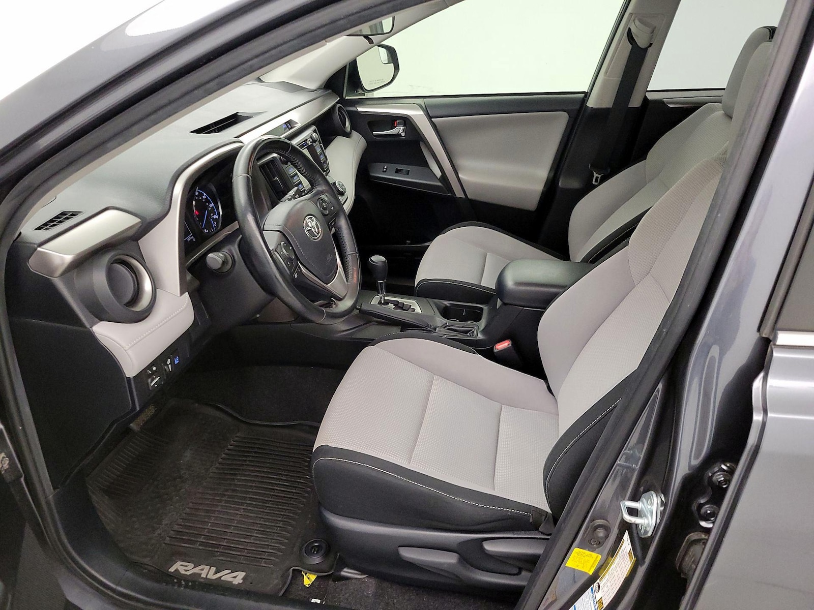 2018 Toyota RAV4 XLE - Photo 12
