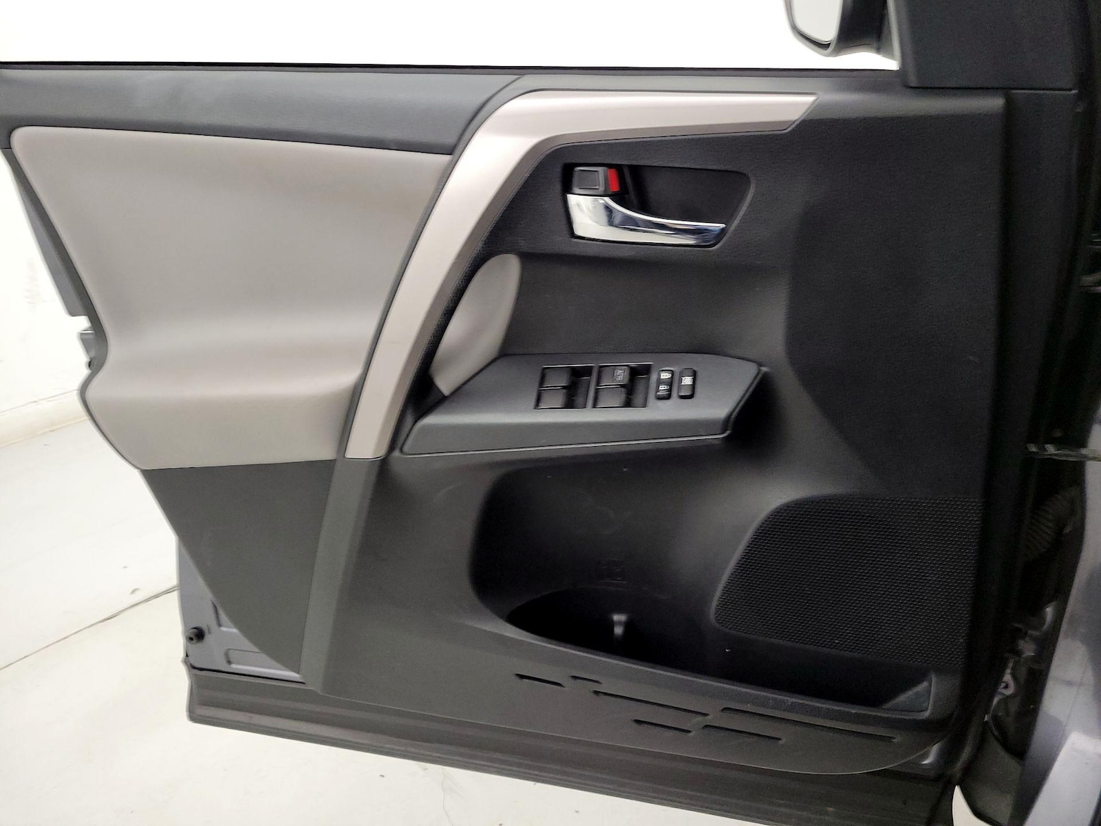 2018 Toyota RAV4 XLE - Photo 13