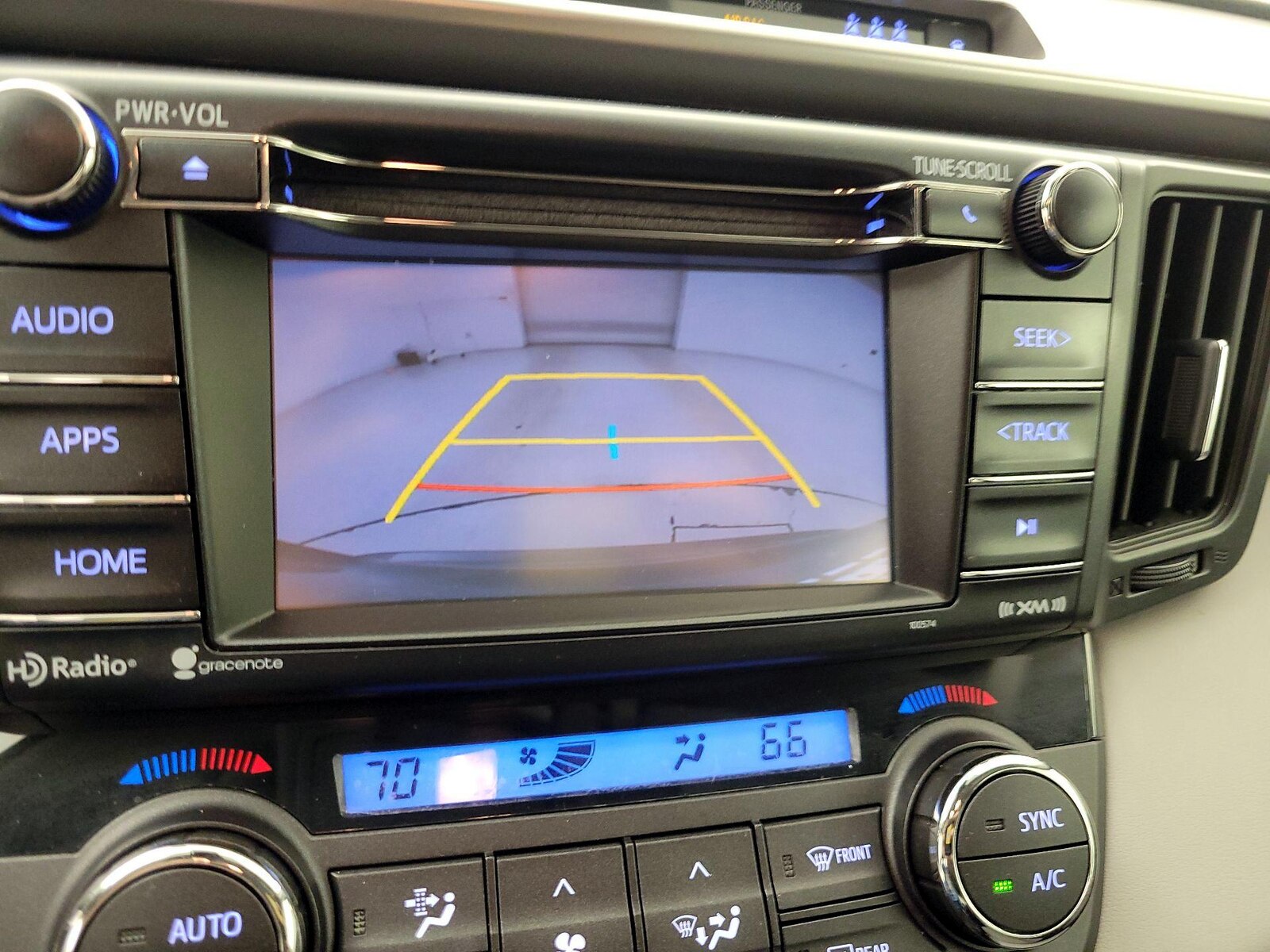 2018 Toyota RAV4 XLE - Photo 15