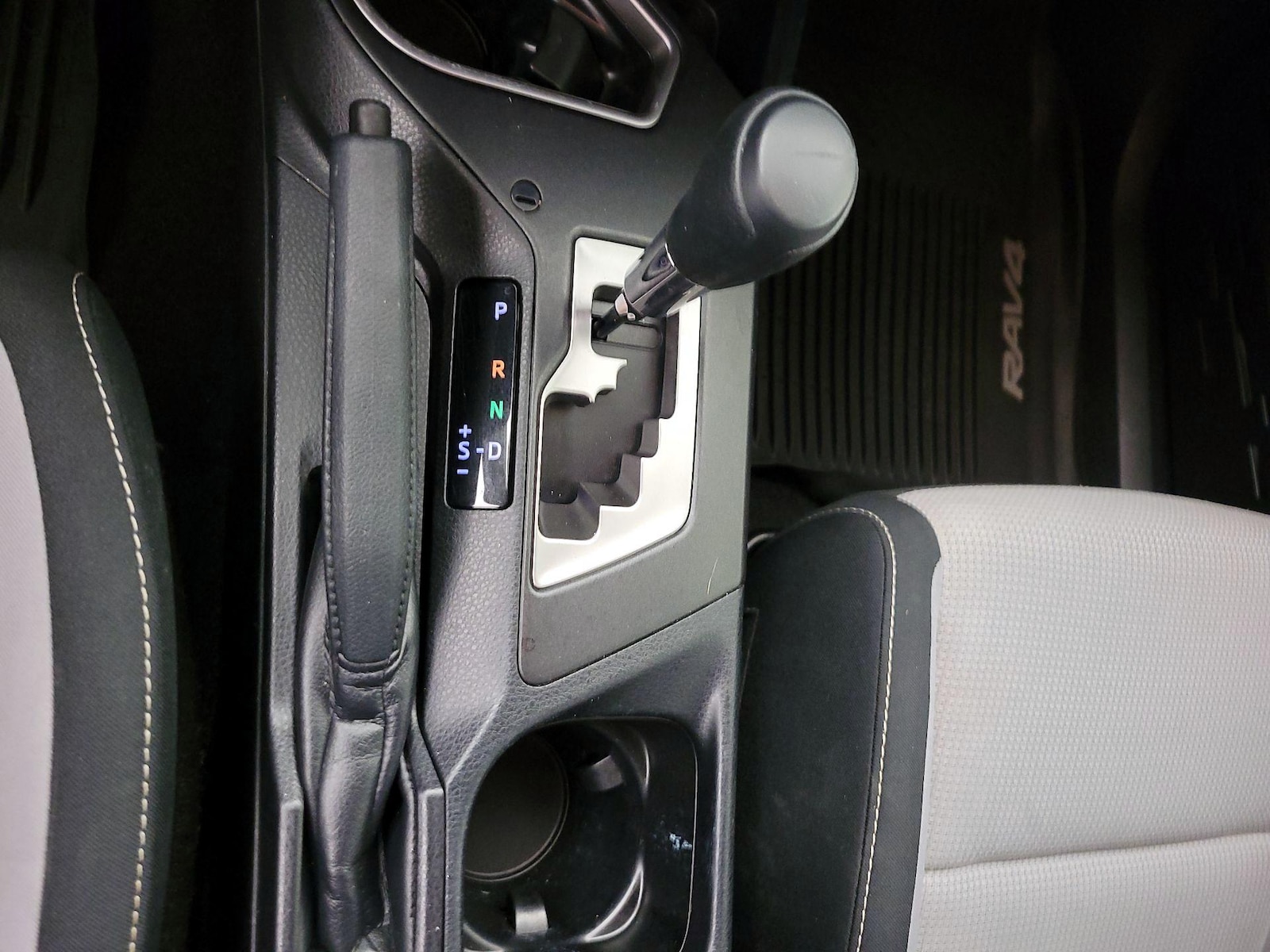 2018 Toyota RAV4 XLE - Photo 18