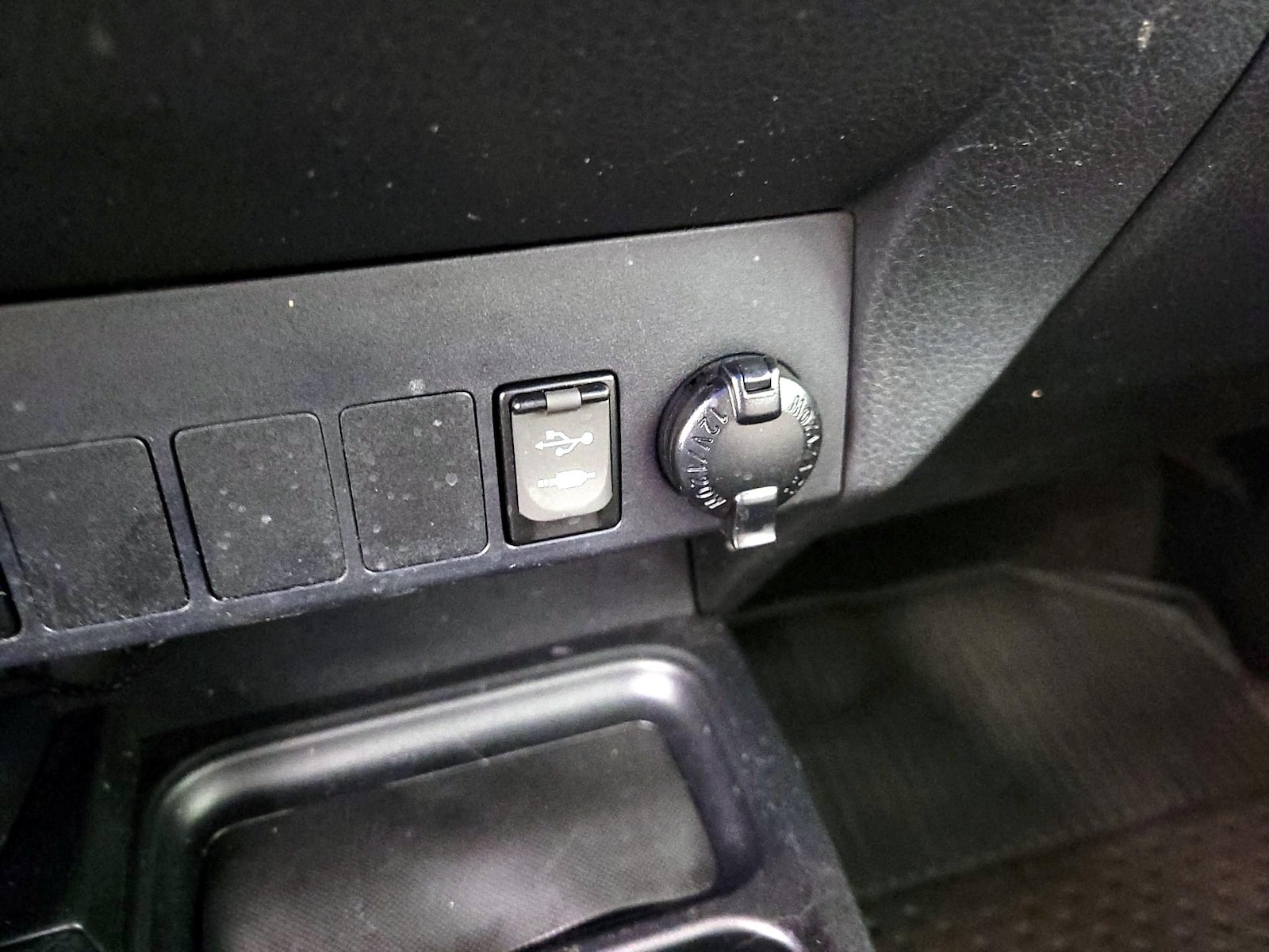 2018 Toyota RAV4 XLE - Photo 19
