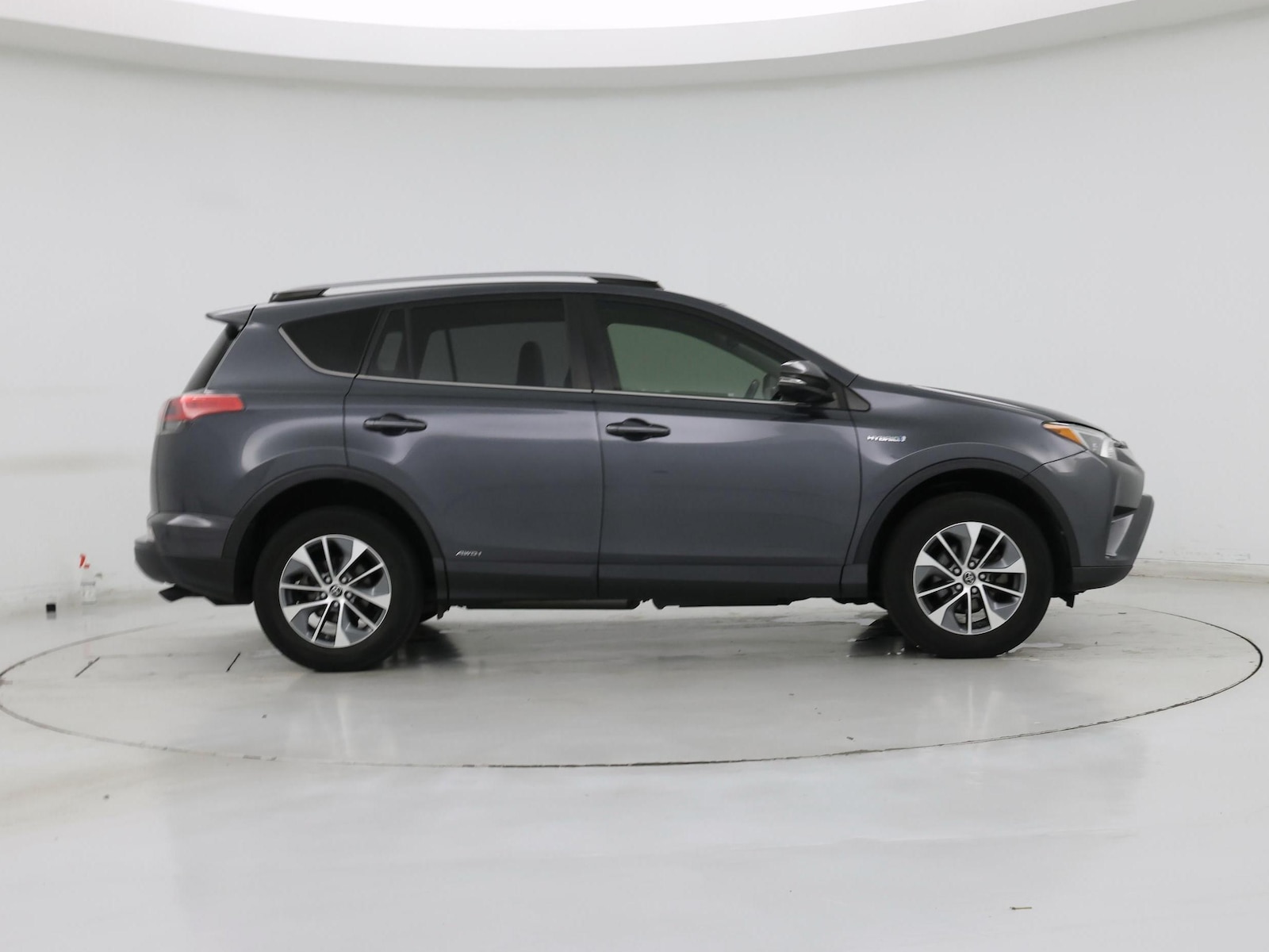 2018 Toyota RAV4 XLE - Photo 8