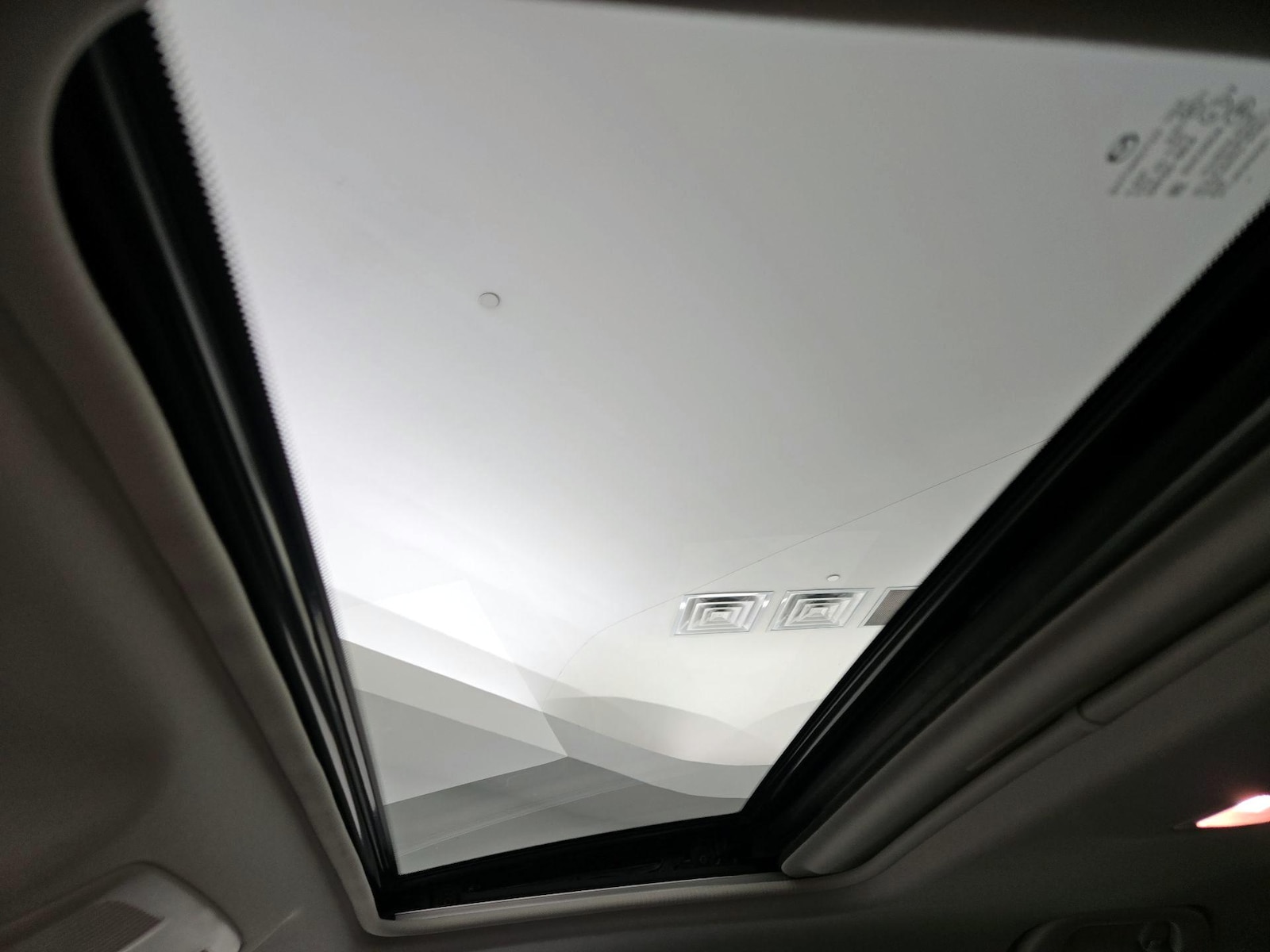 Sunroof(s) & Overhead Airbags