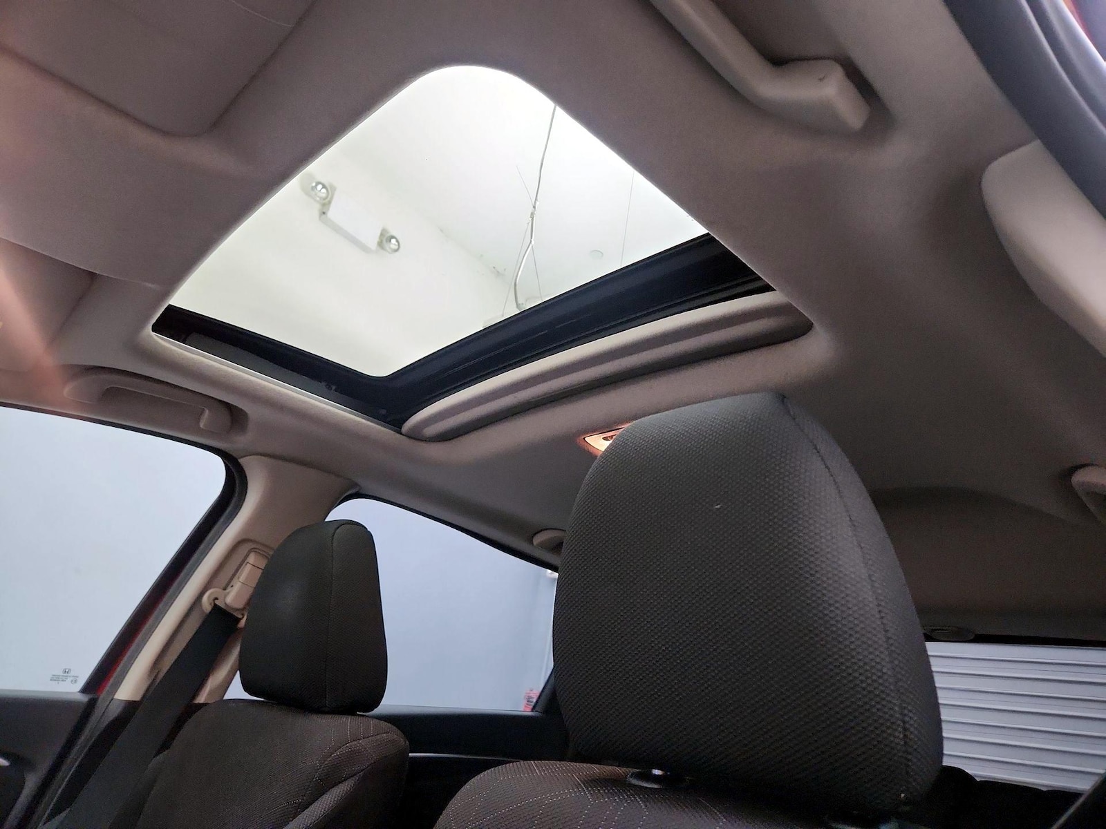 Sunroof(s) & Overhead Airbags
