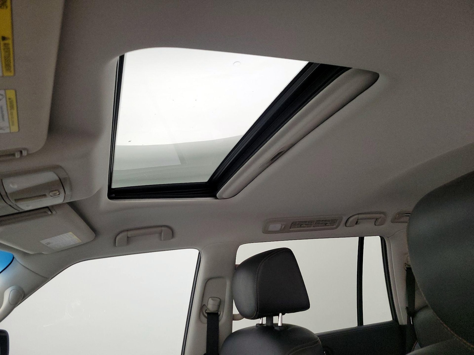 Sunroof(s) & Overhead Airbags