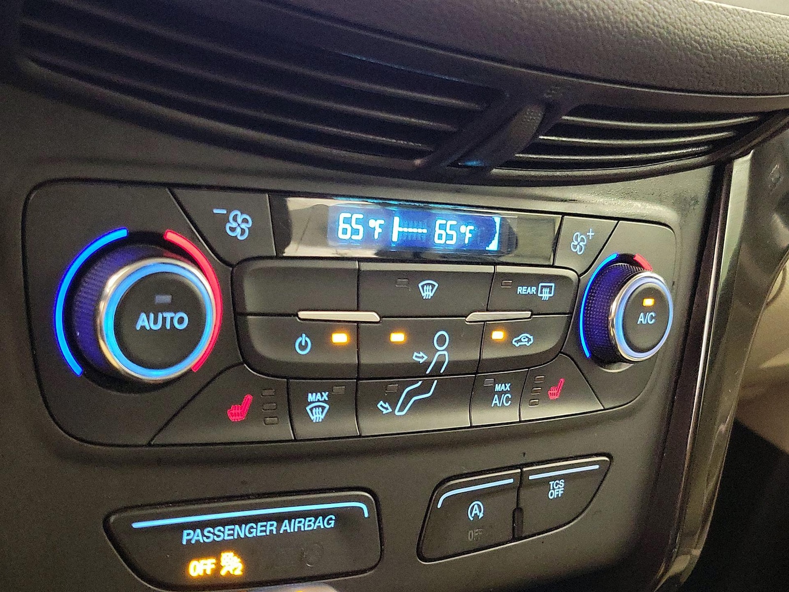 2017 Ford Escape Titanium - Photo 17
