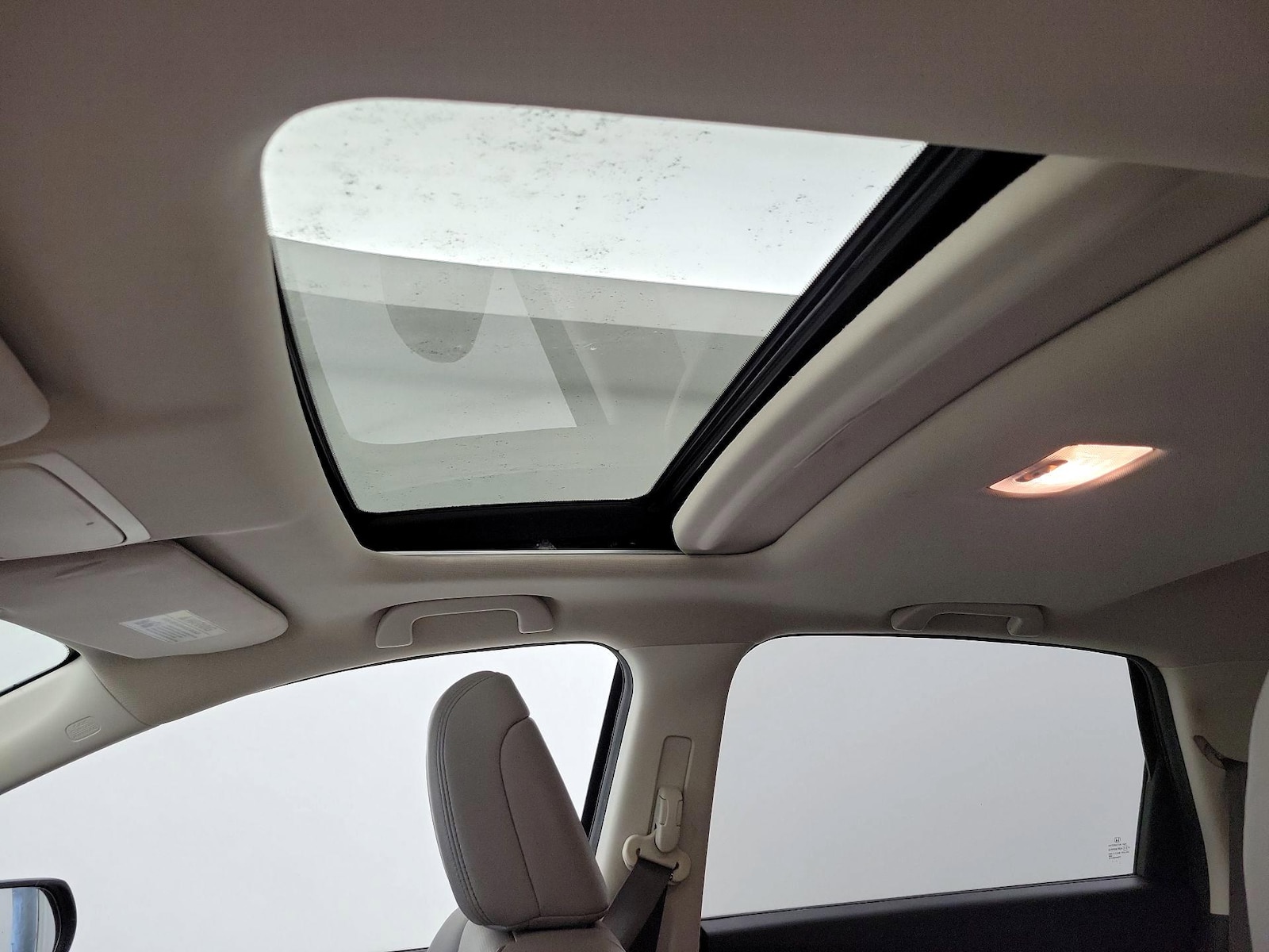 Sunroof(s) & Overhead Airbags