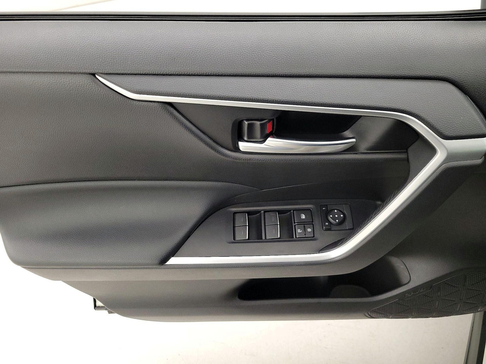 2022 Toyota RAV4 SE - Photo 13