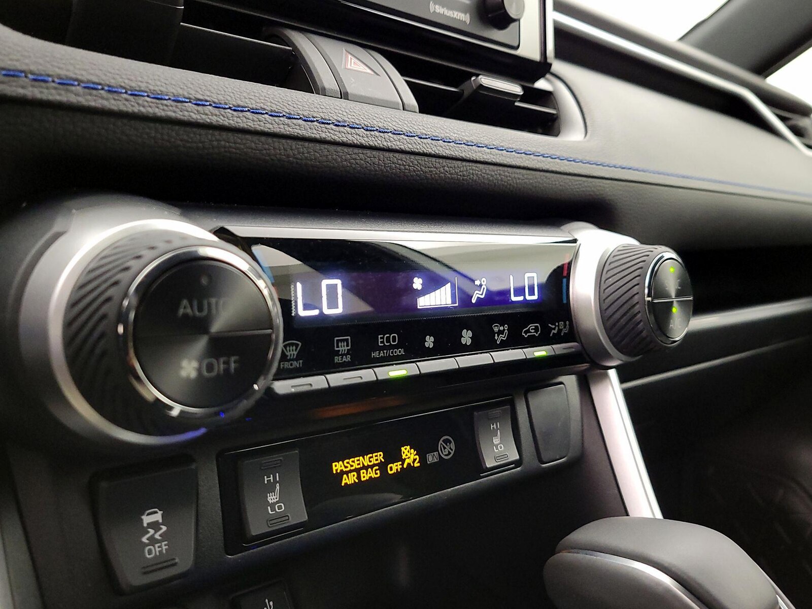 2022 Toyota RAV4 SE - Photo 17