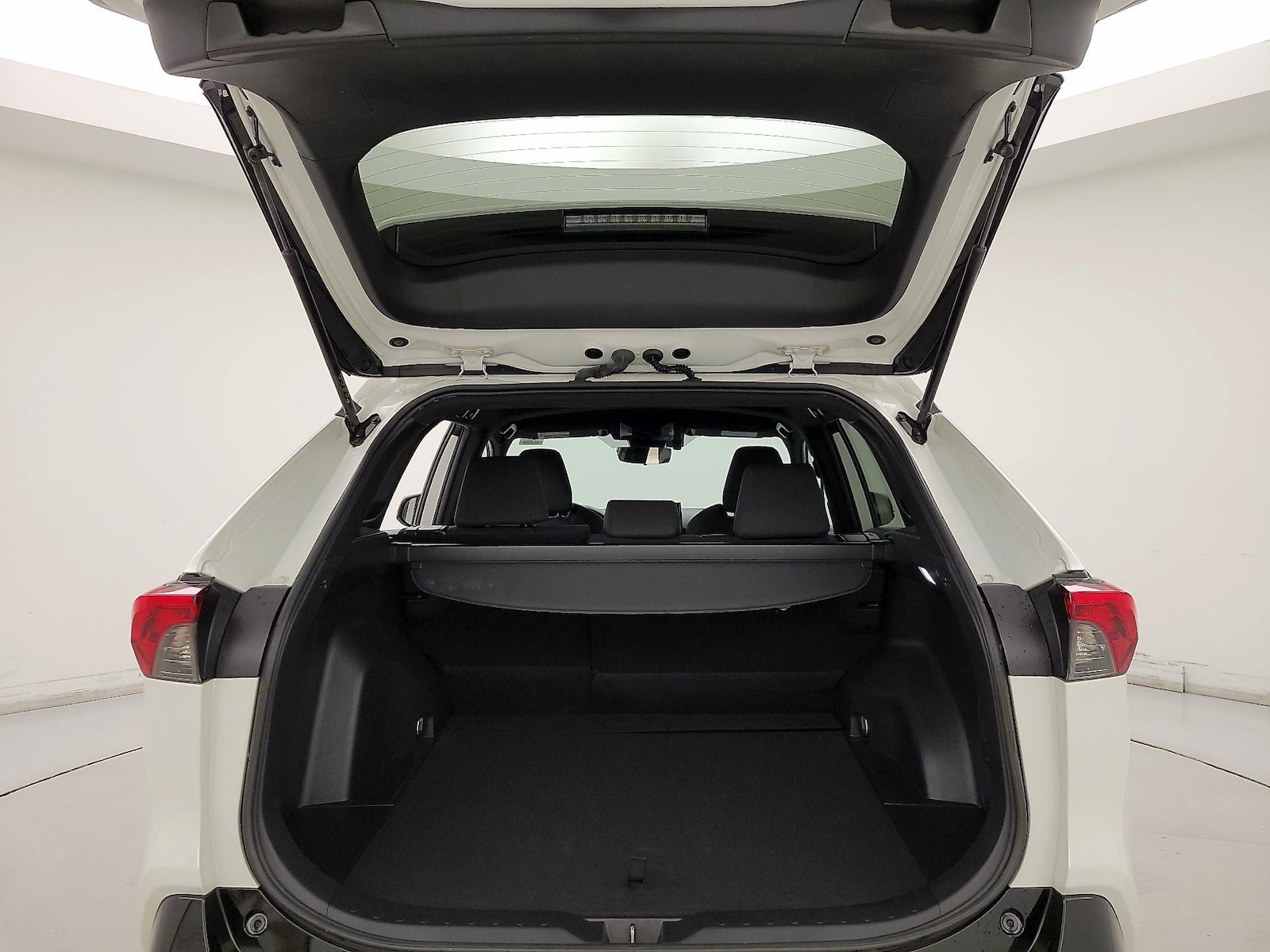 2022 Toyota RAV4 SE - Photo 21