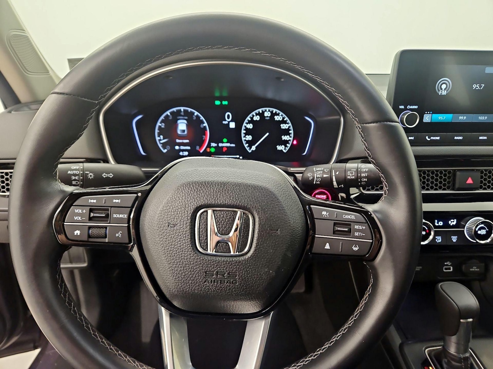 2024 Honda Civic Hatchback EX-L - Photo 11