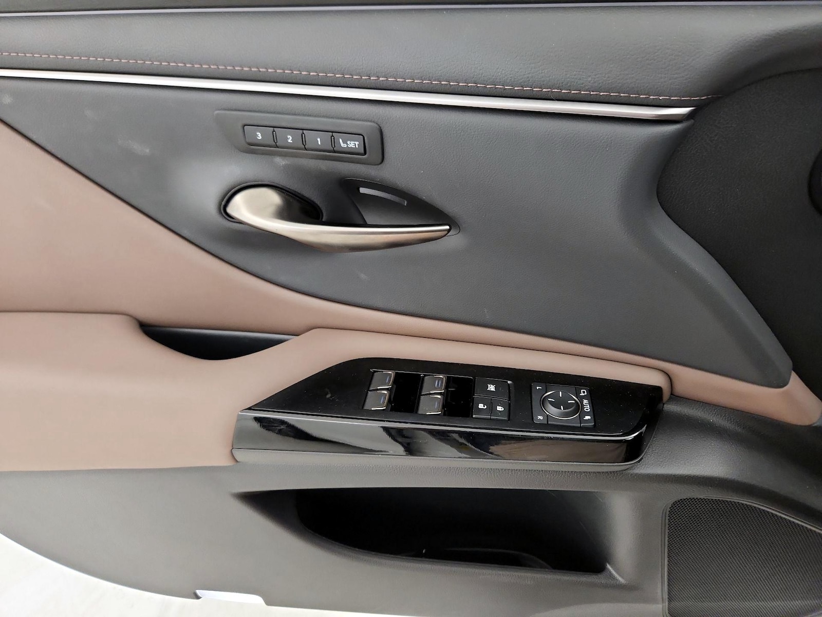 2023 Lexus ES 350 - Photo 13