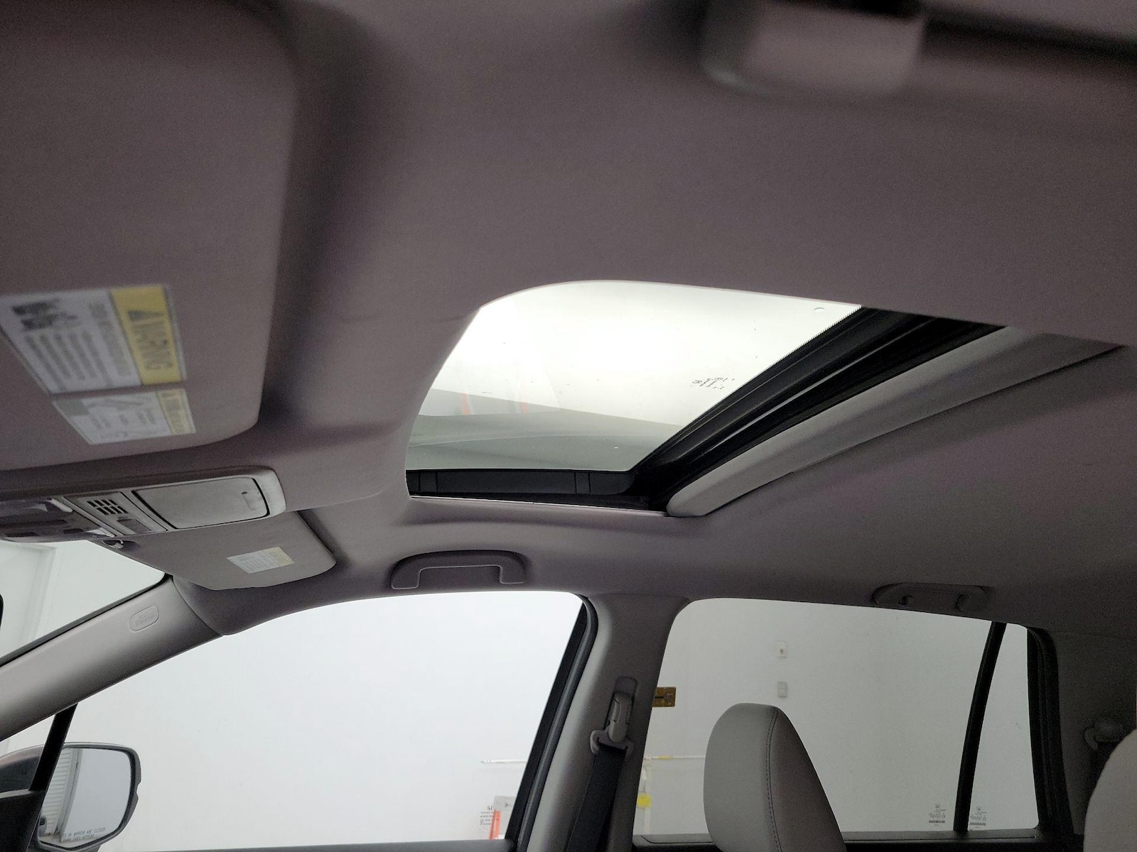 Sunroof(s) & Overhead Airbags