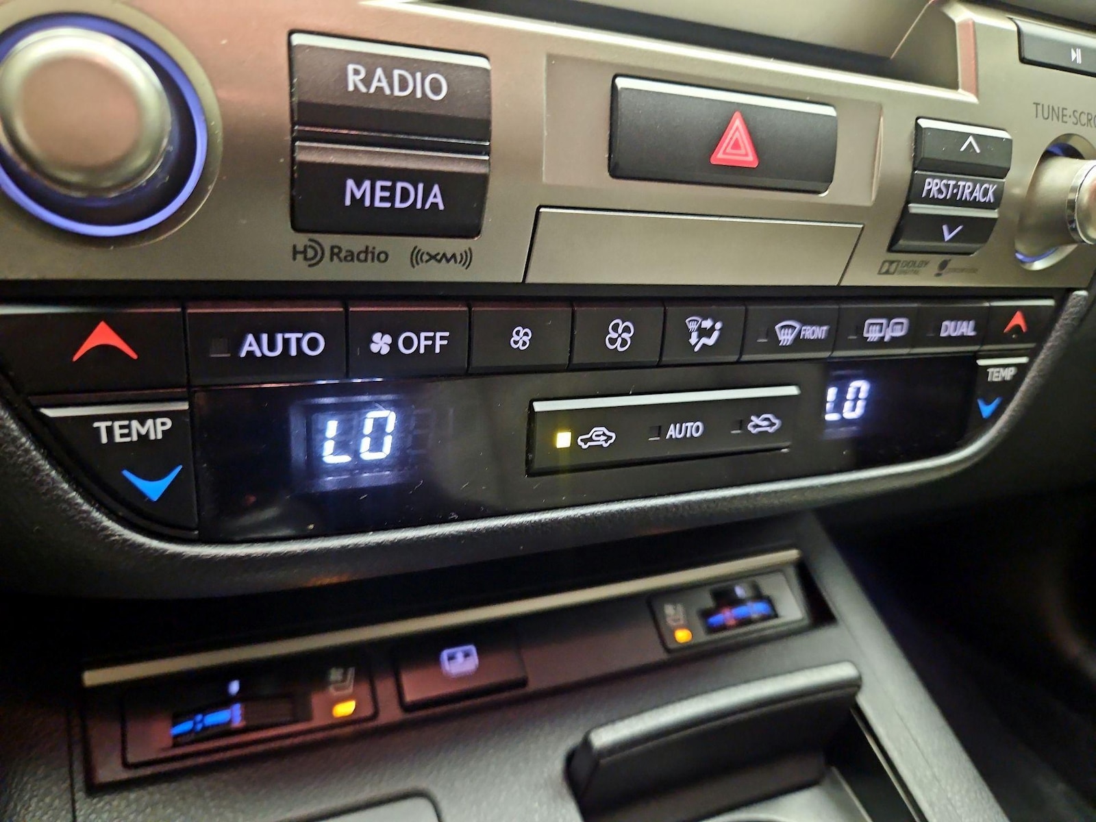 2015 Lexus ES 350 - Photo 18