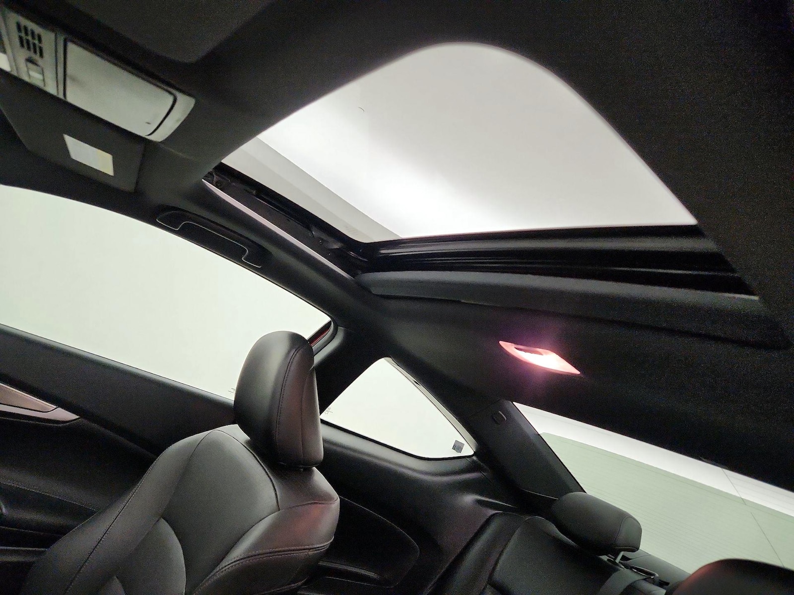 Sunroof(s) & Overhead Airbags