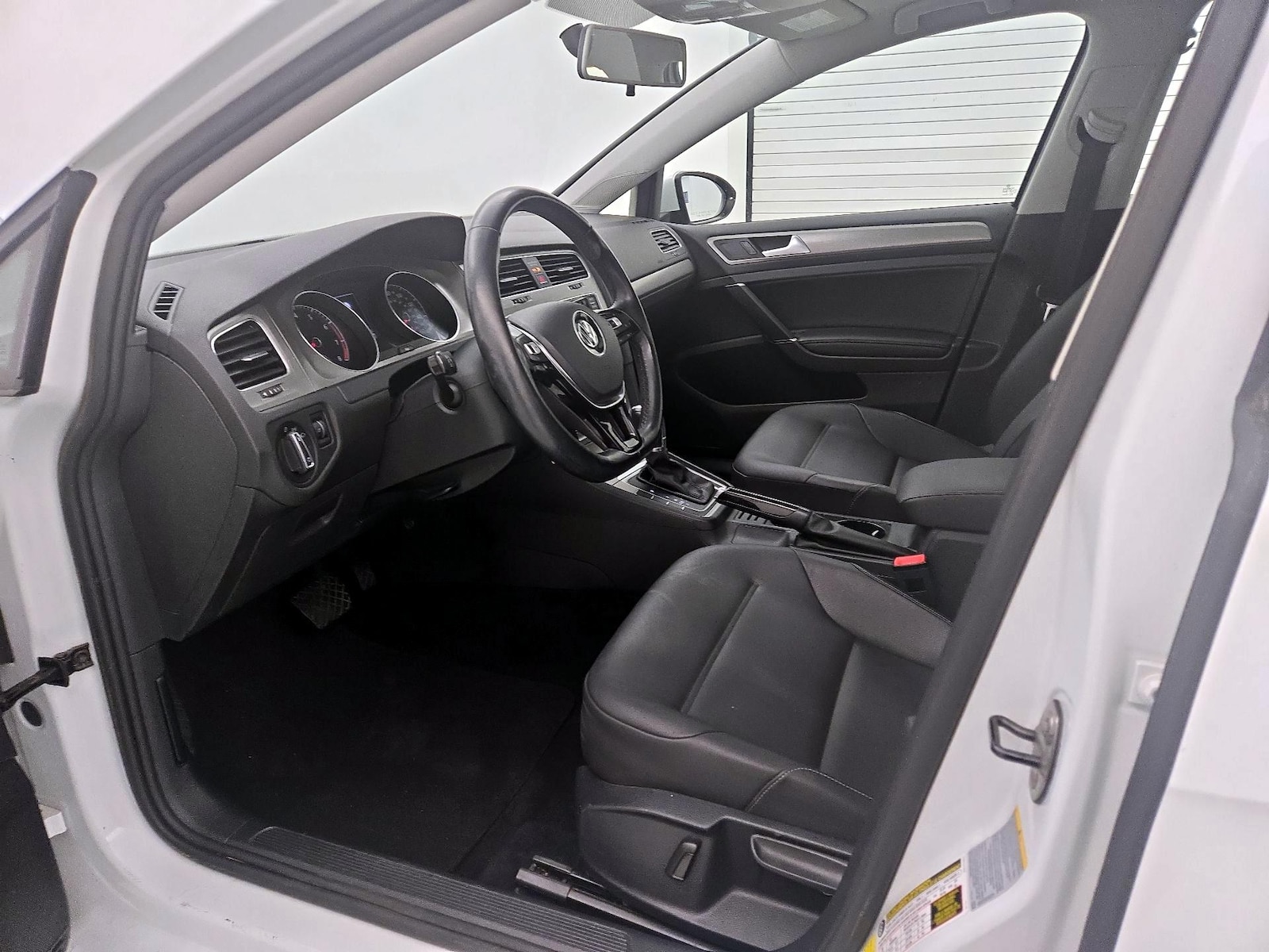 Side Airbags & Leatherette Seats