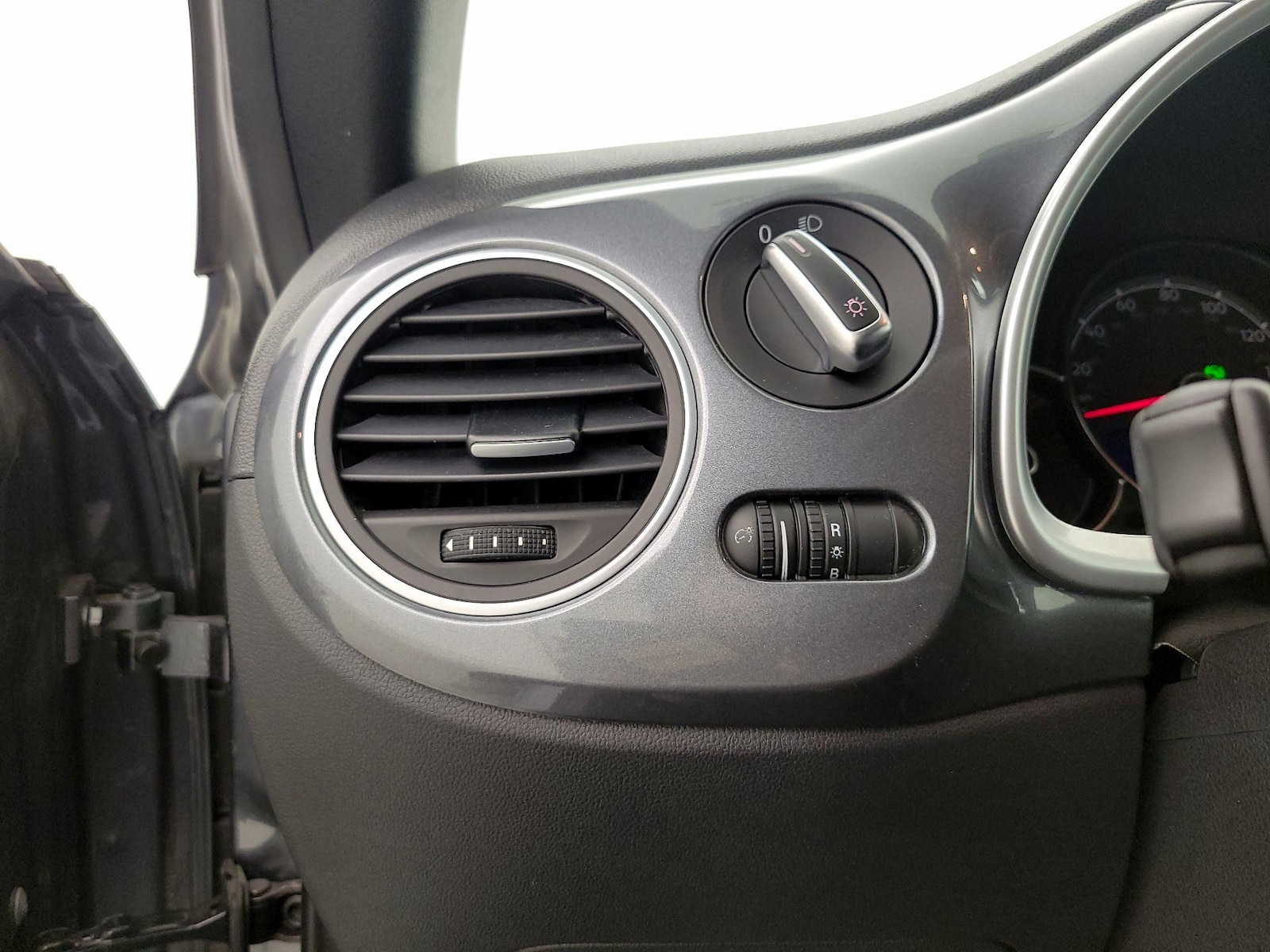 2019 Volkswagen Beetle S - Photo 14