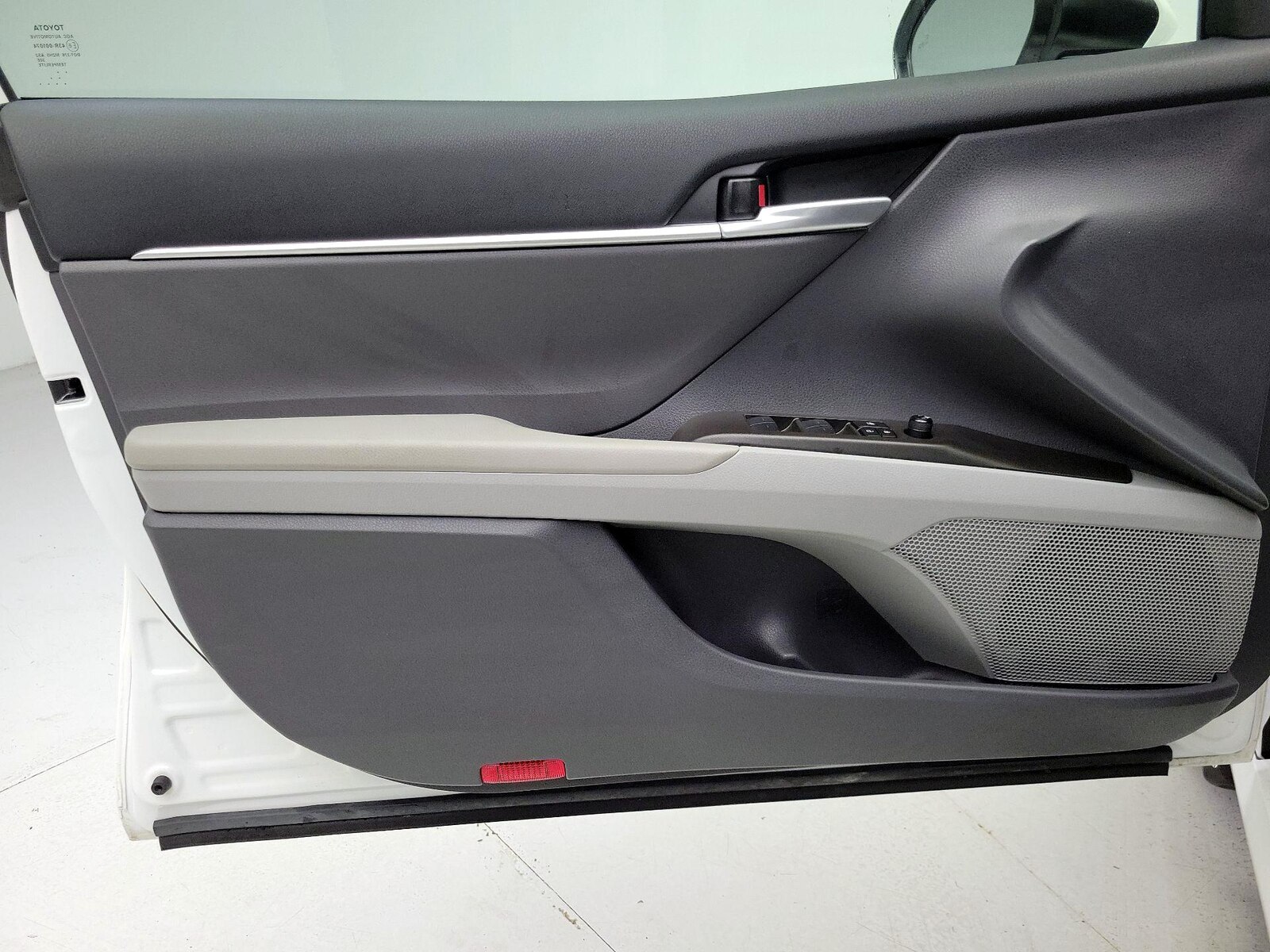 2023 Toyota Camry LE - Photo 13