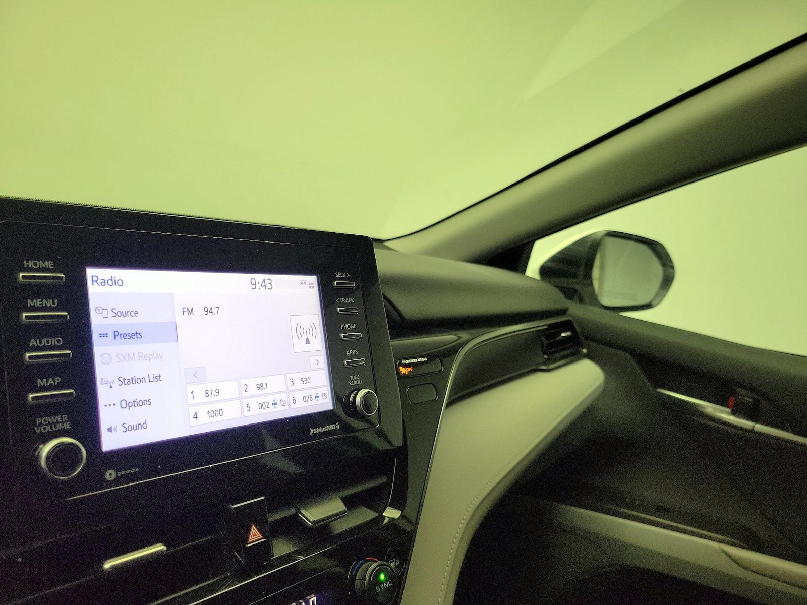 2023 Toyota Camry LE - Photo 16