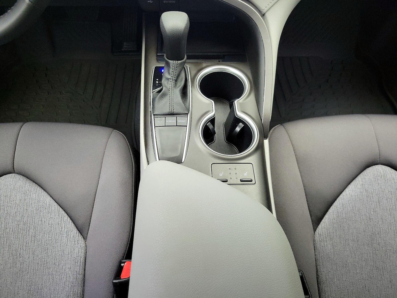 2023 Toyota Camry LE - Photo 18
