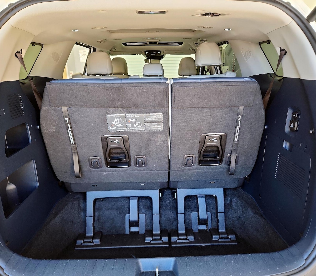 Trunk/Cargo (Seats Up)