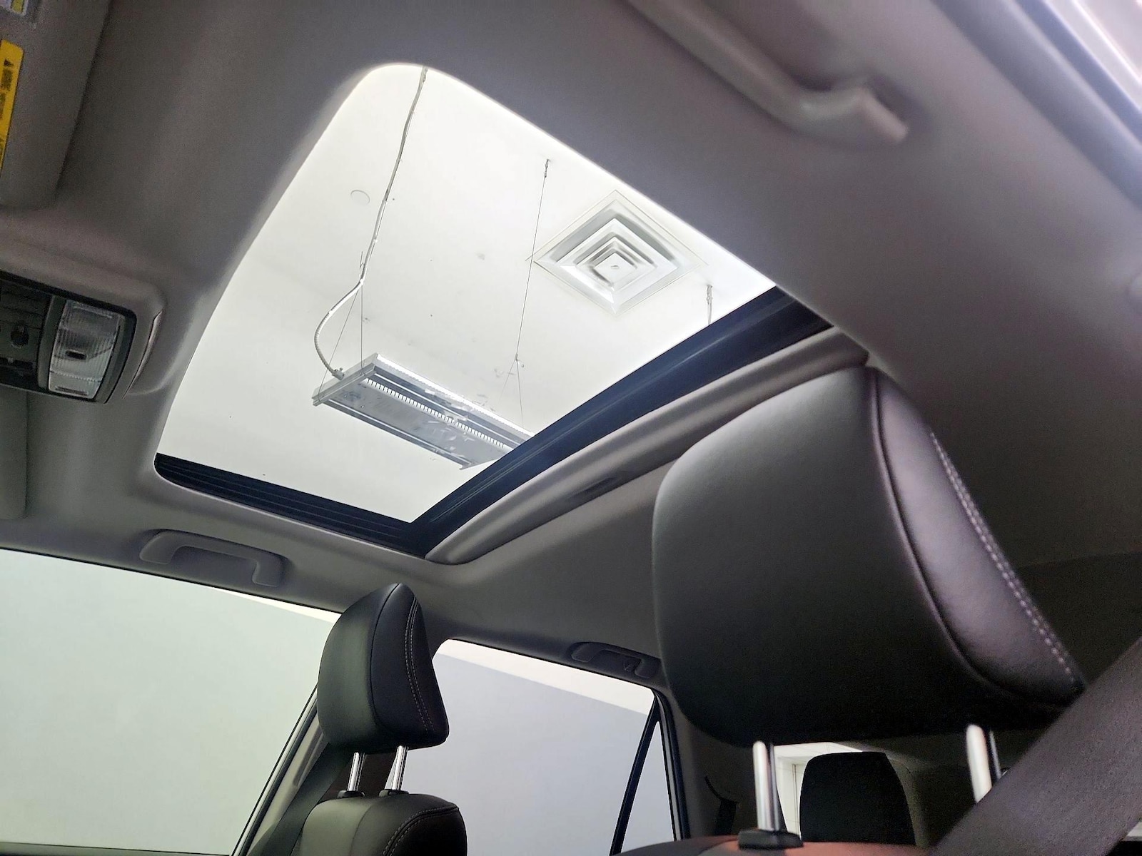 Sunroof(s) & Overhead Airbags