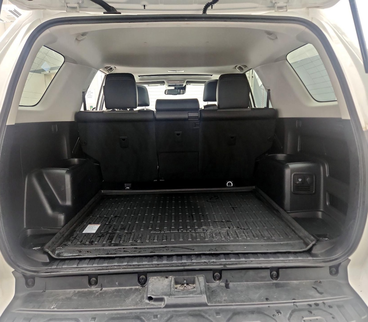 Trunk/Cargo (Seats Up)