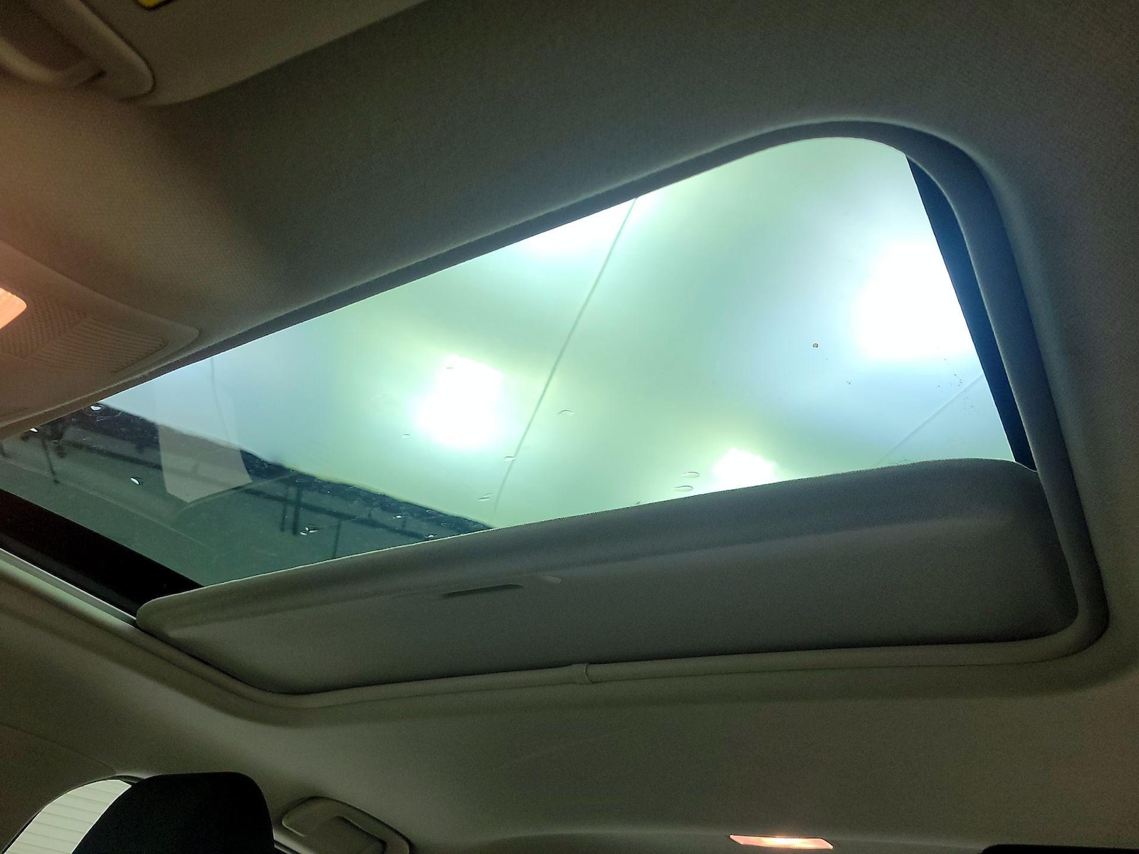 Sunroof(s) & Overhead Airbags
