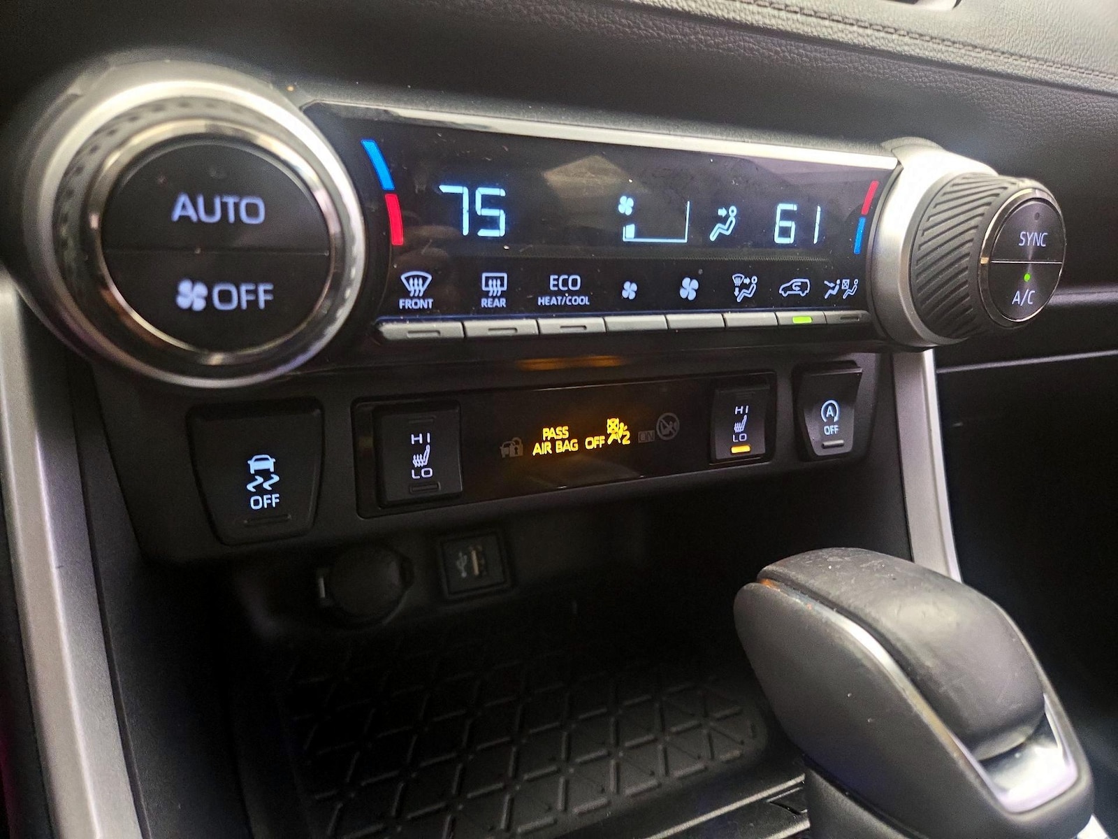 2023 Toyota RAV4 XLE Premium - Photo 17