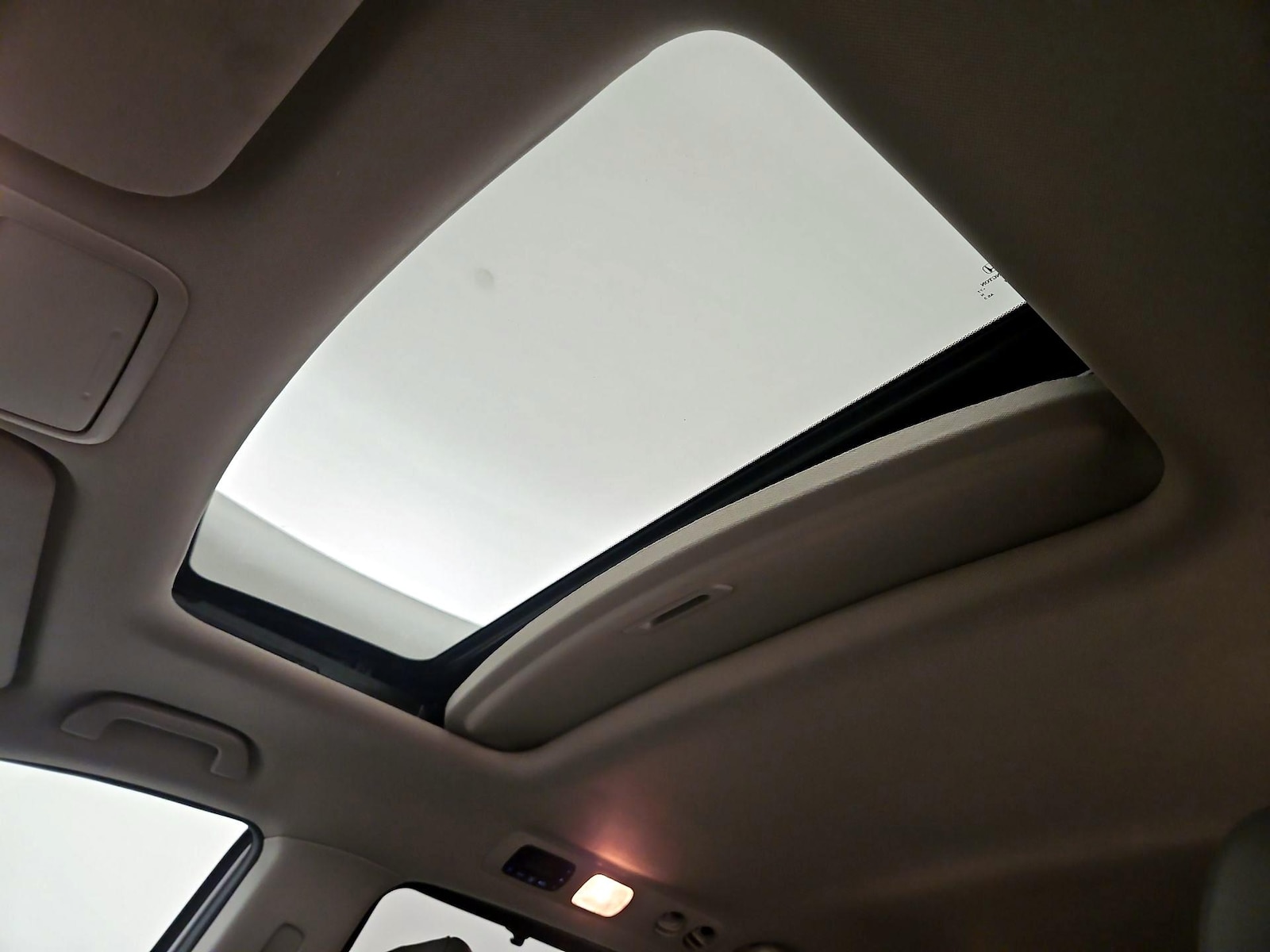 Sunroof(s) & Overhead Airbags