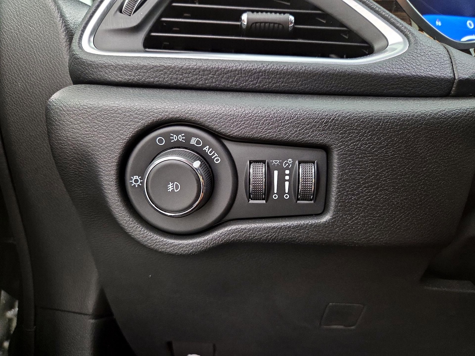 2023 Chrysler Pacifica Hybrid Pinnacle - Photo 14