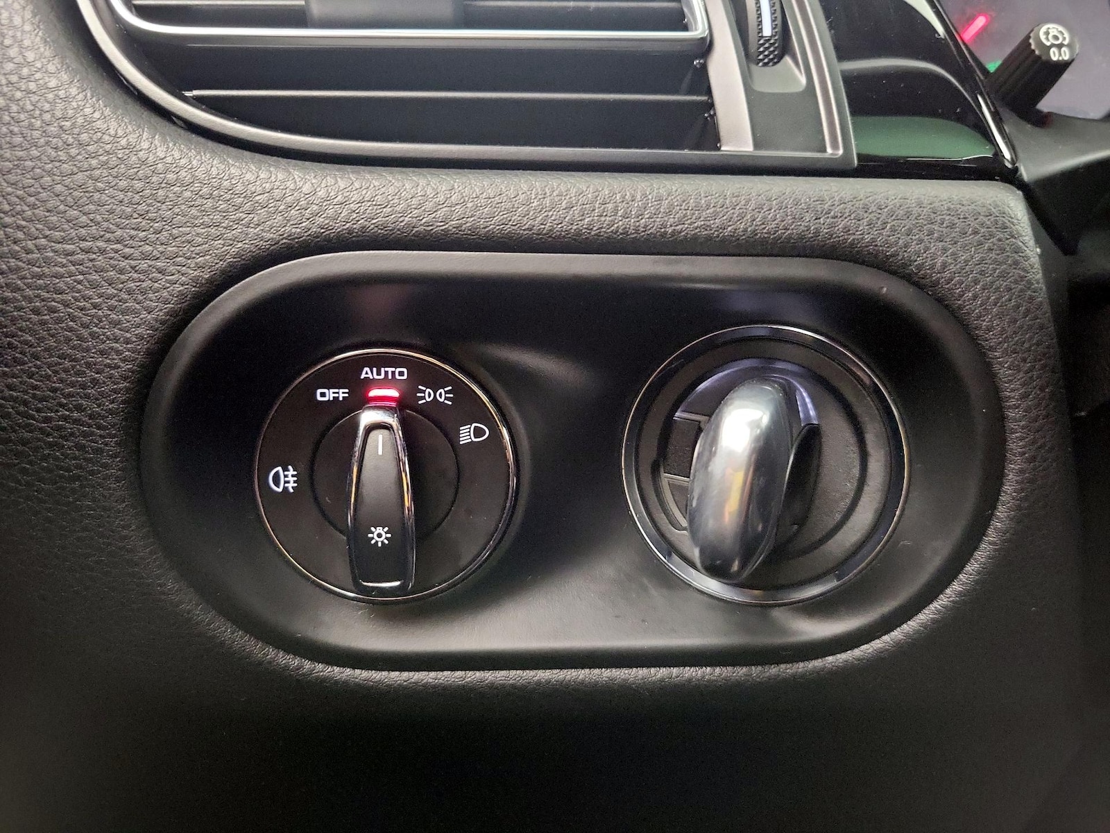 2021 Porsche Macan S - Photo 14