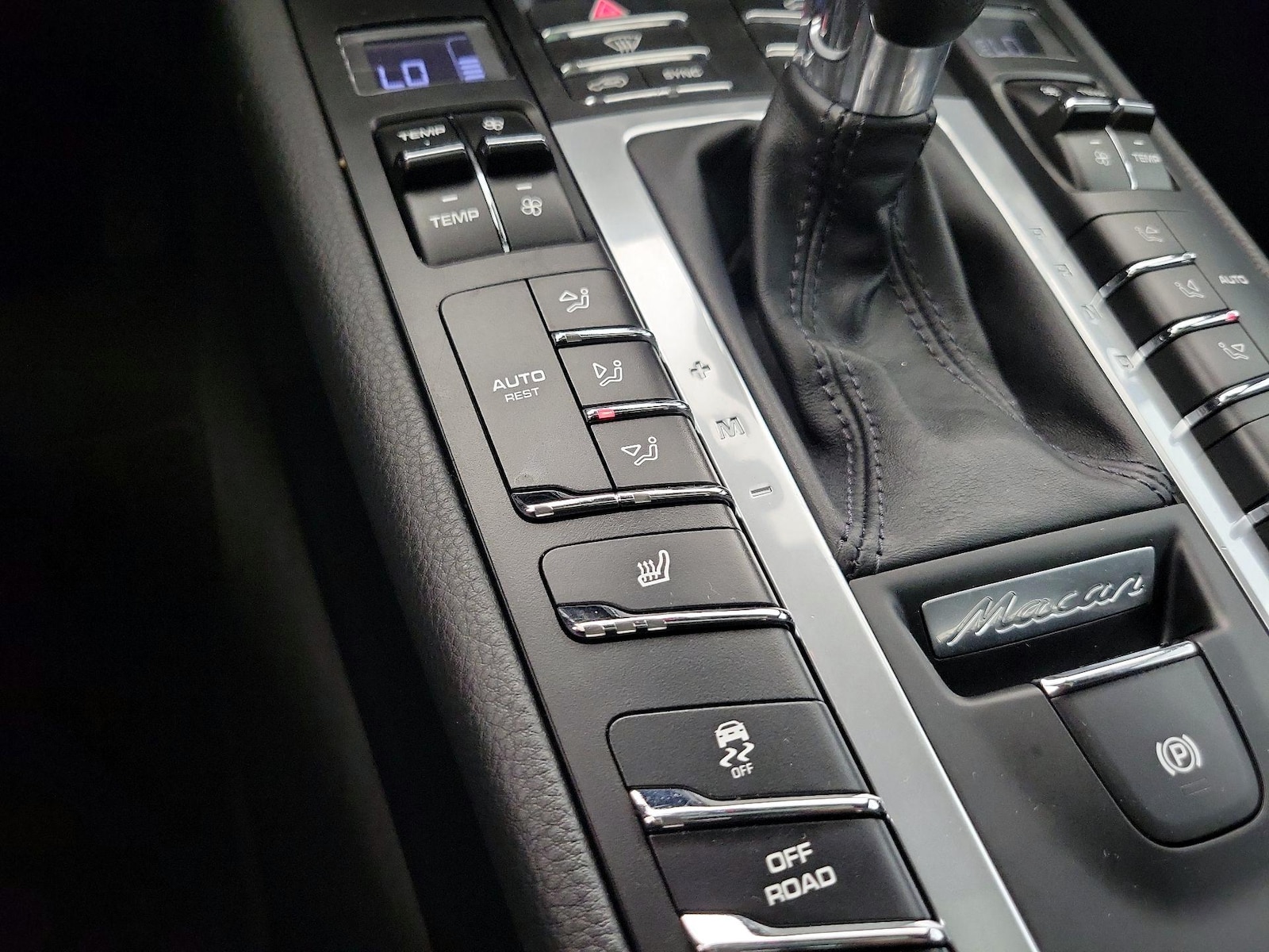 2021 Porsche Macan S - Photo 18