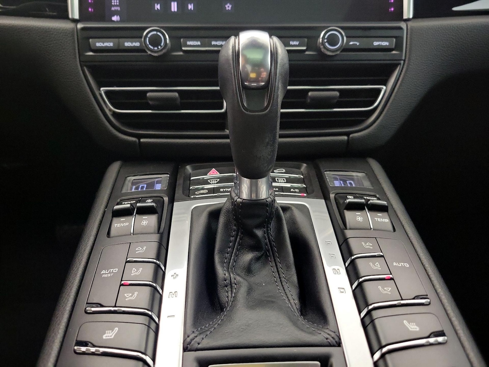 2021 Porsche Macan S - Photo 19